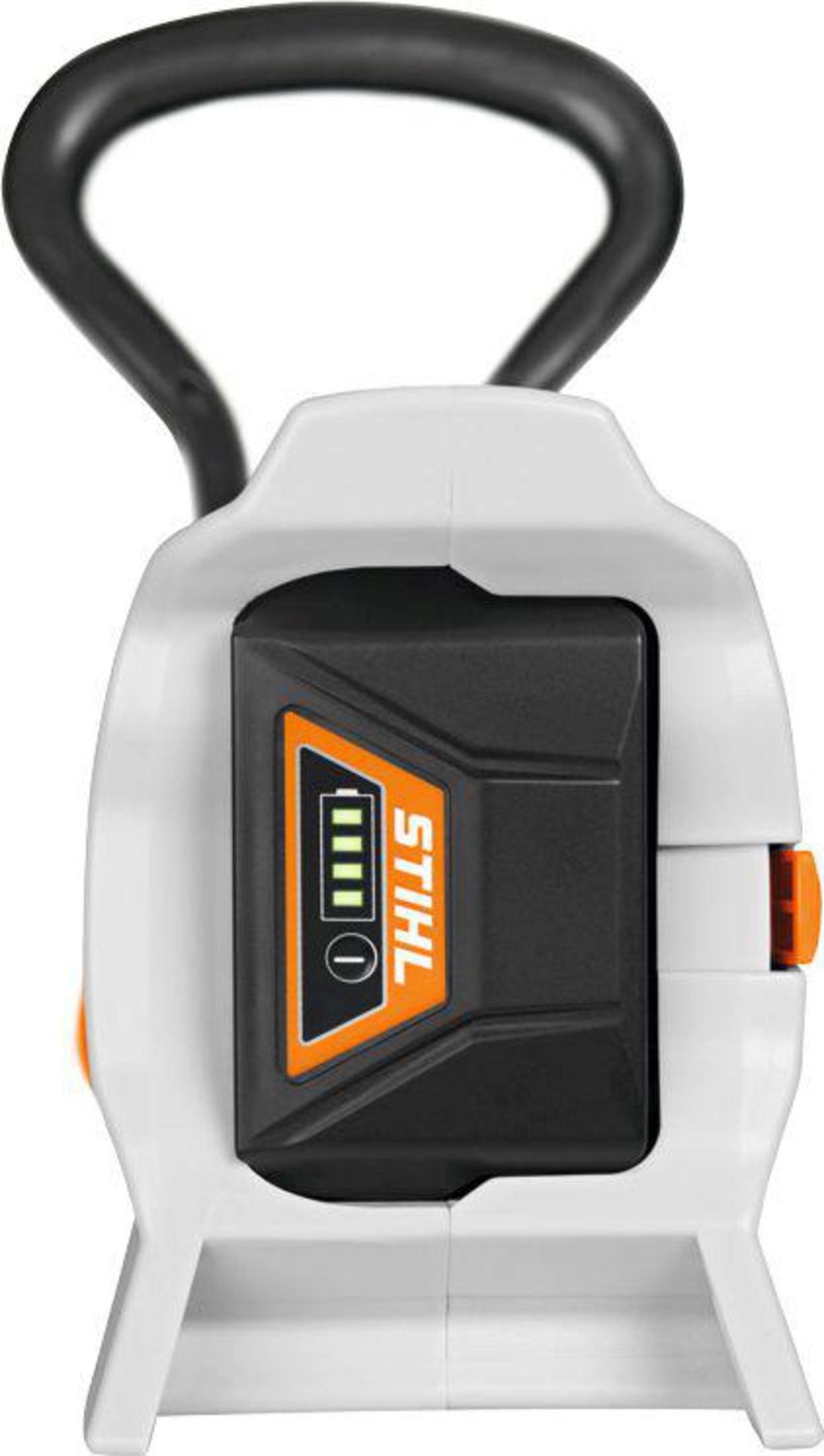 Weißes und schwarzes Elektrowerkzeug mit Griff. Mit Akkuanzeige und Stihl-Logo.