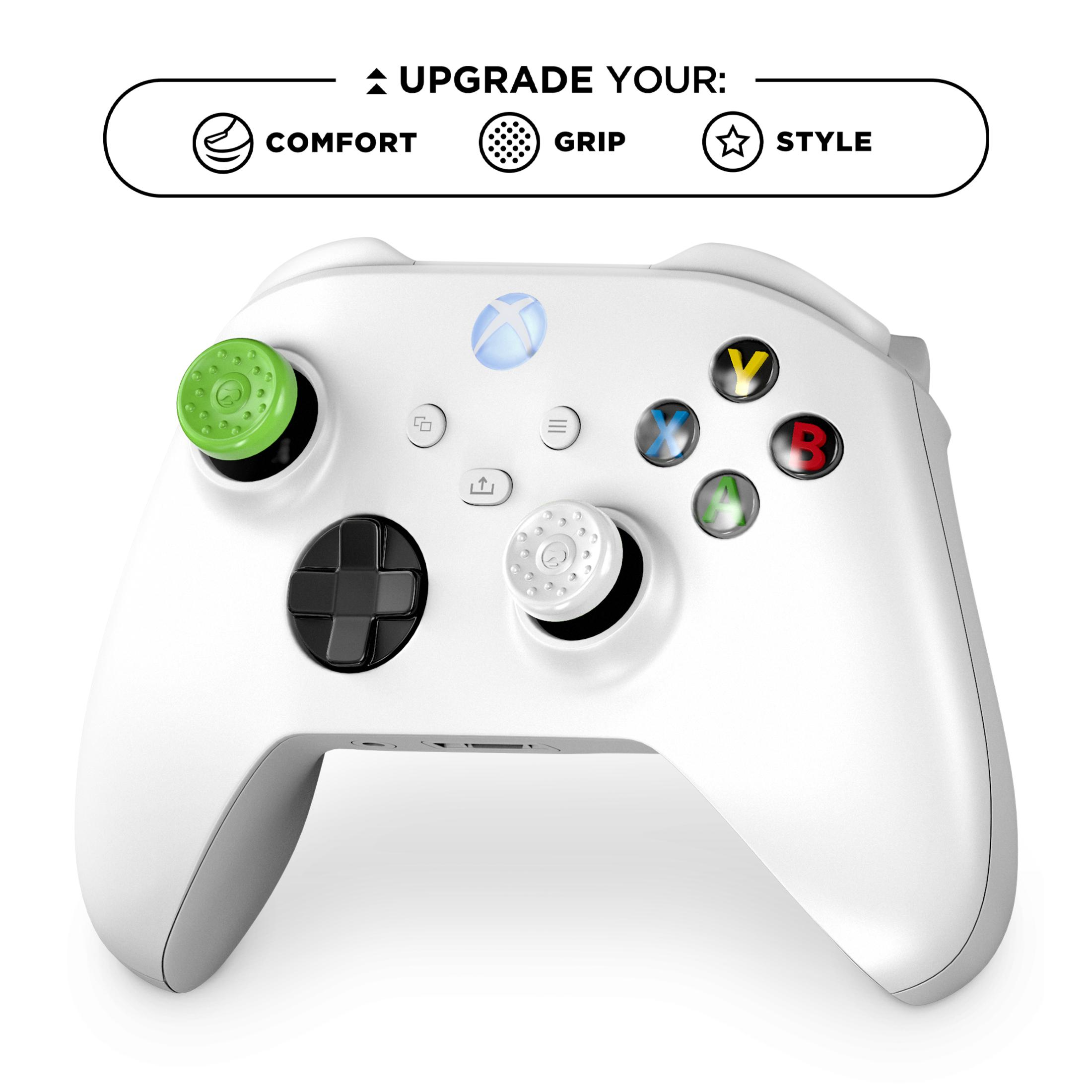 Weißer Xbox-Controller mit grünen und weißen Thumbsticks. Beschriftete Knöpfe mit Buchstaben und Symbolen sichtbar.