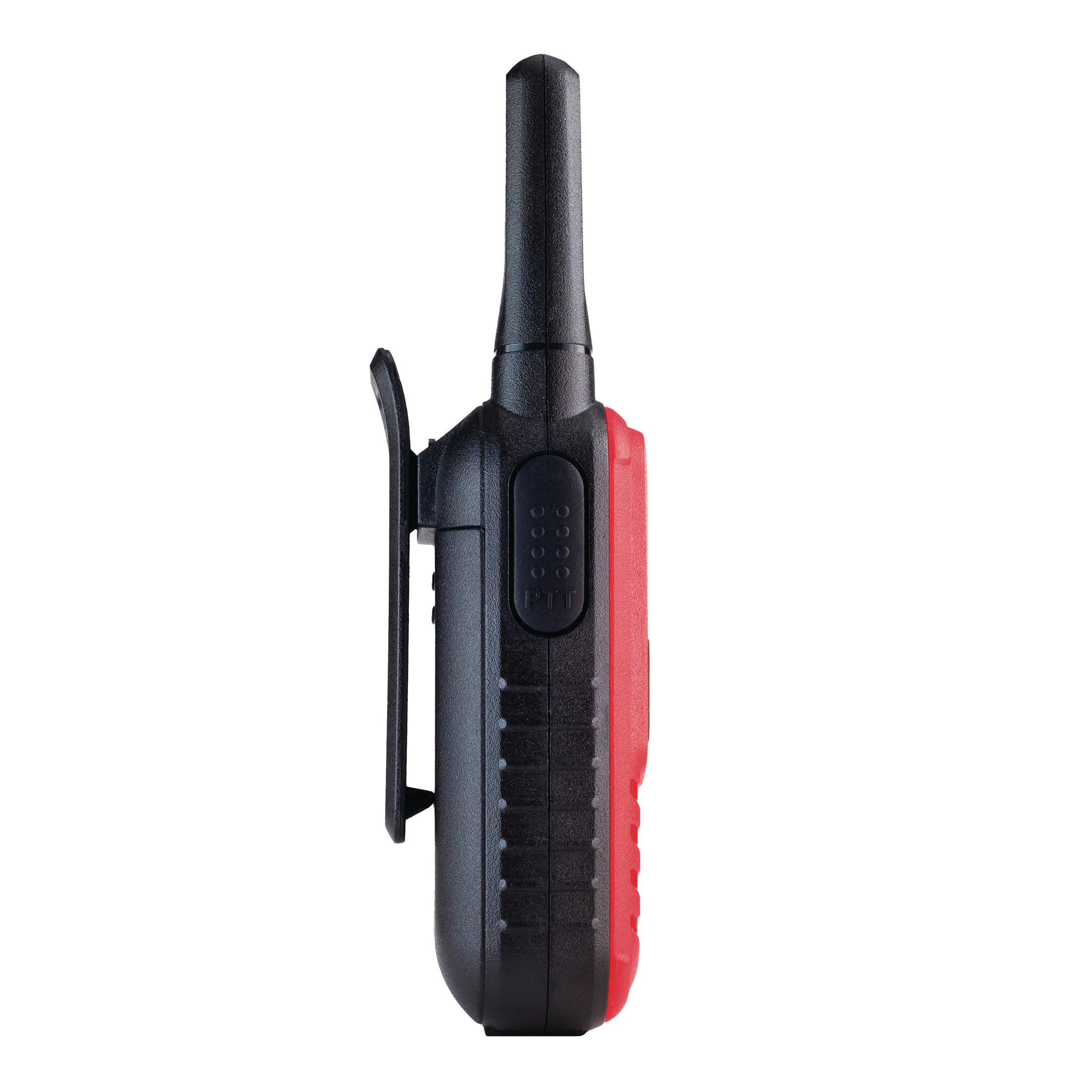 Schwarz-rotes Walkie-Talkie mit einem Clip an der Seite. Weißer Hintergrund.