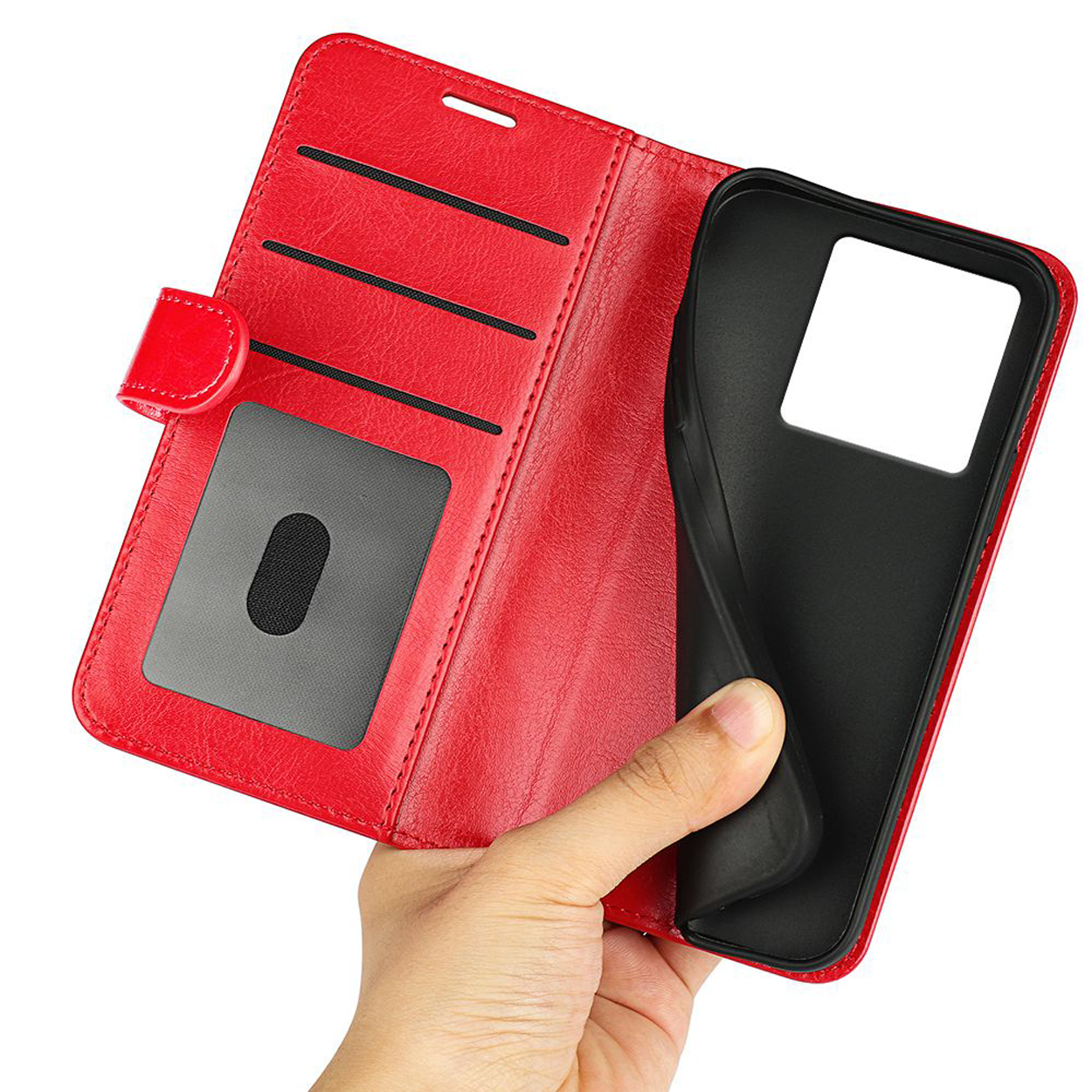Een rode telefoonhoes open, met telefoon zichtbaar. Hand houdt telefoonhoes vast. Interieur heeft kaartsleuven.