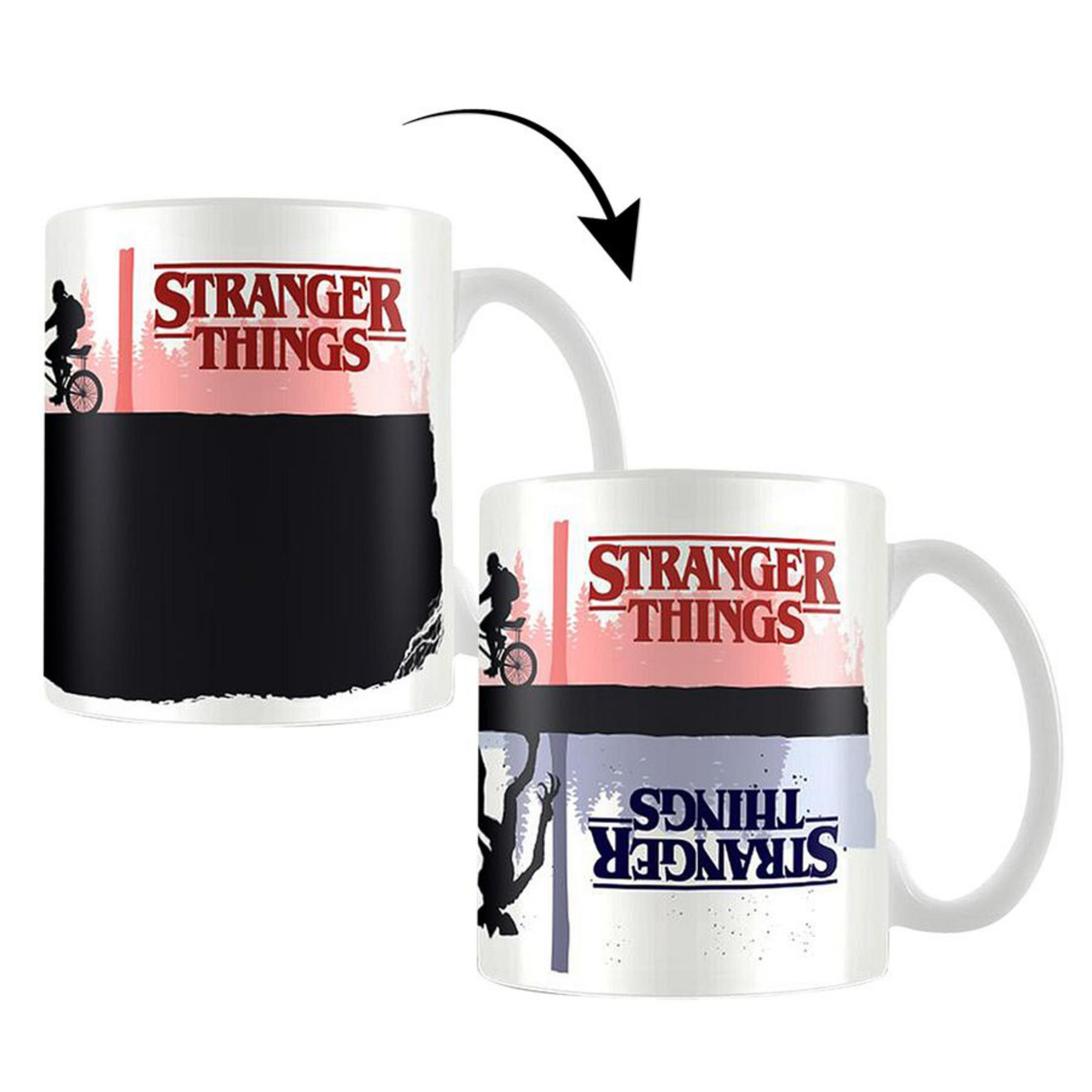 Zwei Tassen. Eine schwarz, eine weiß. Das Design ändert sich, wenn sich die Tasse erhitzt.