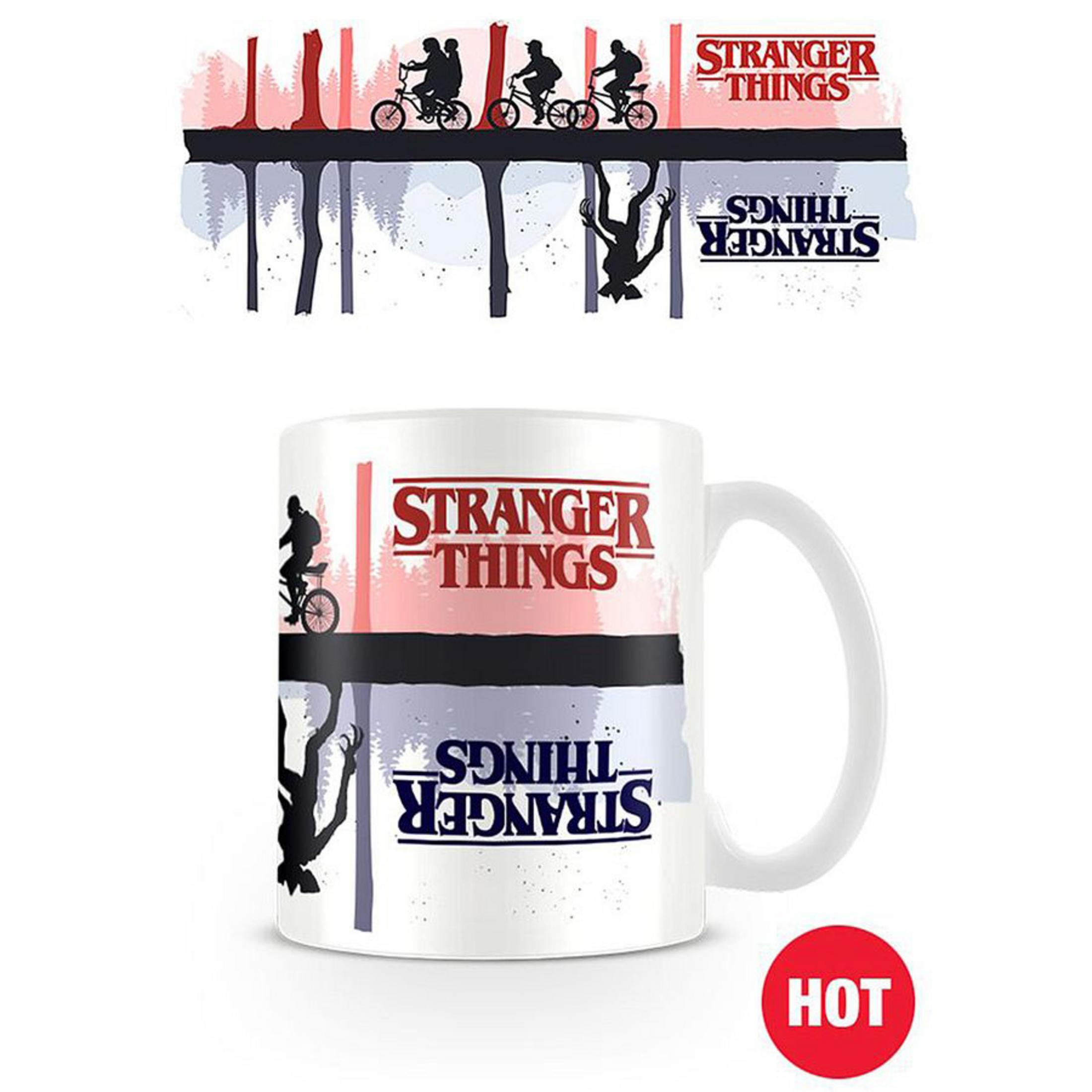 Weiße Tasse mit Stranger Things Logo. Die Tasse zeigt die Upside-Down-Welt-Szene und Text.