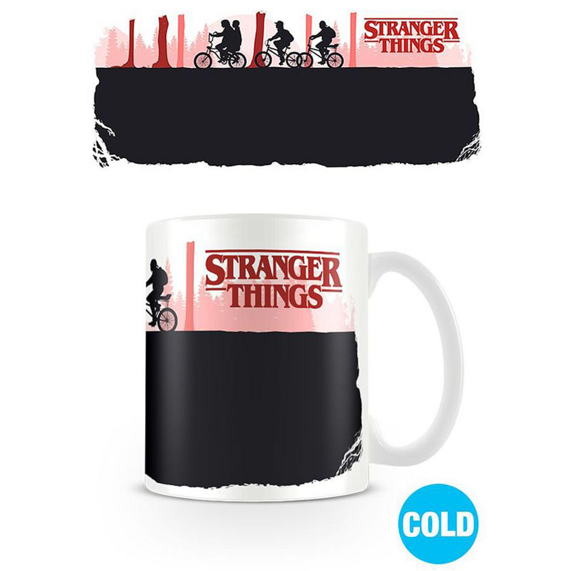 Stranger Things Tasse mit Fahrradbild. Wort COLD unten geschrieben.