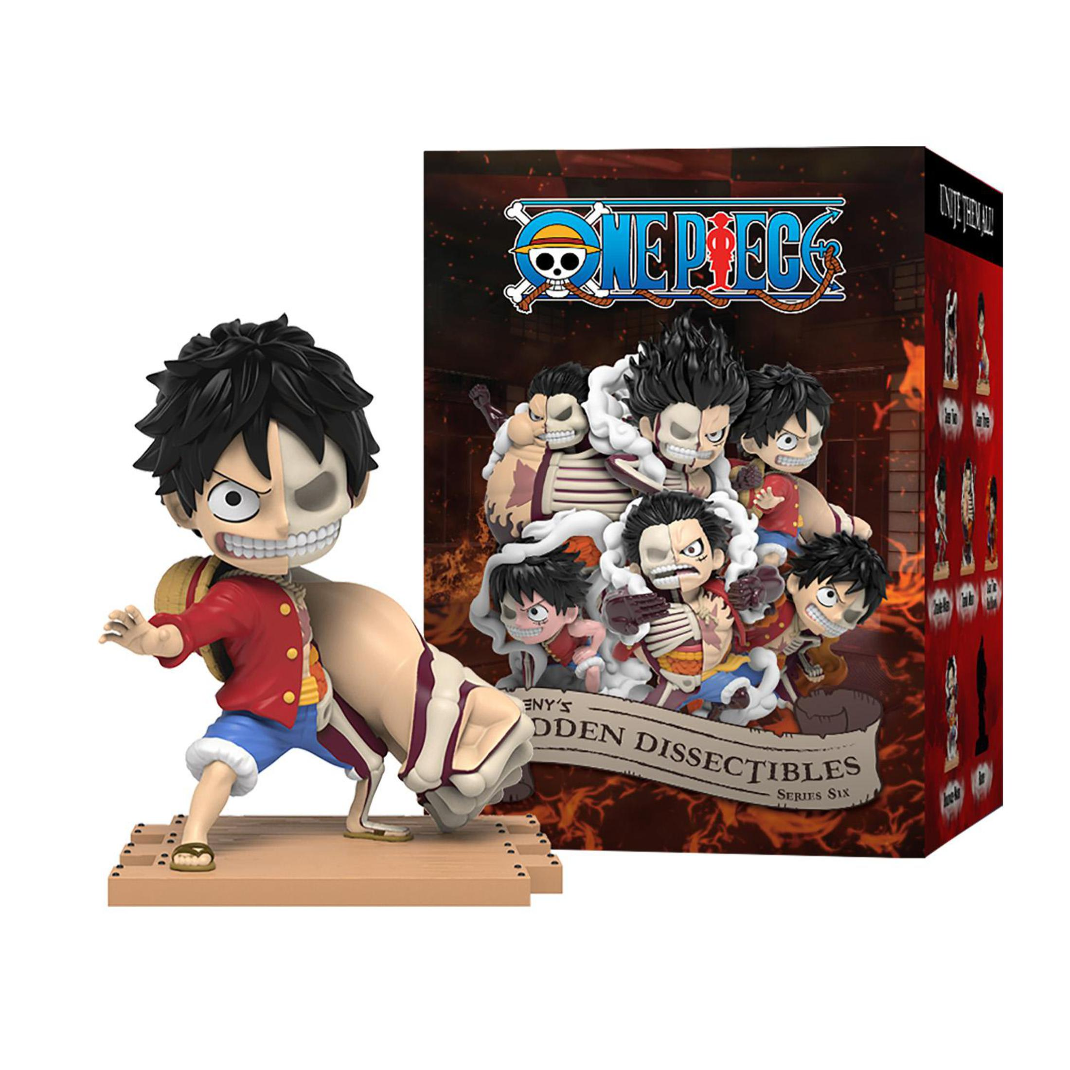 Figurka Luffy'ego i pudełko. Luffy trzyma pięść. Pudełko ma postacie z One Piece. Białe tło.