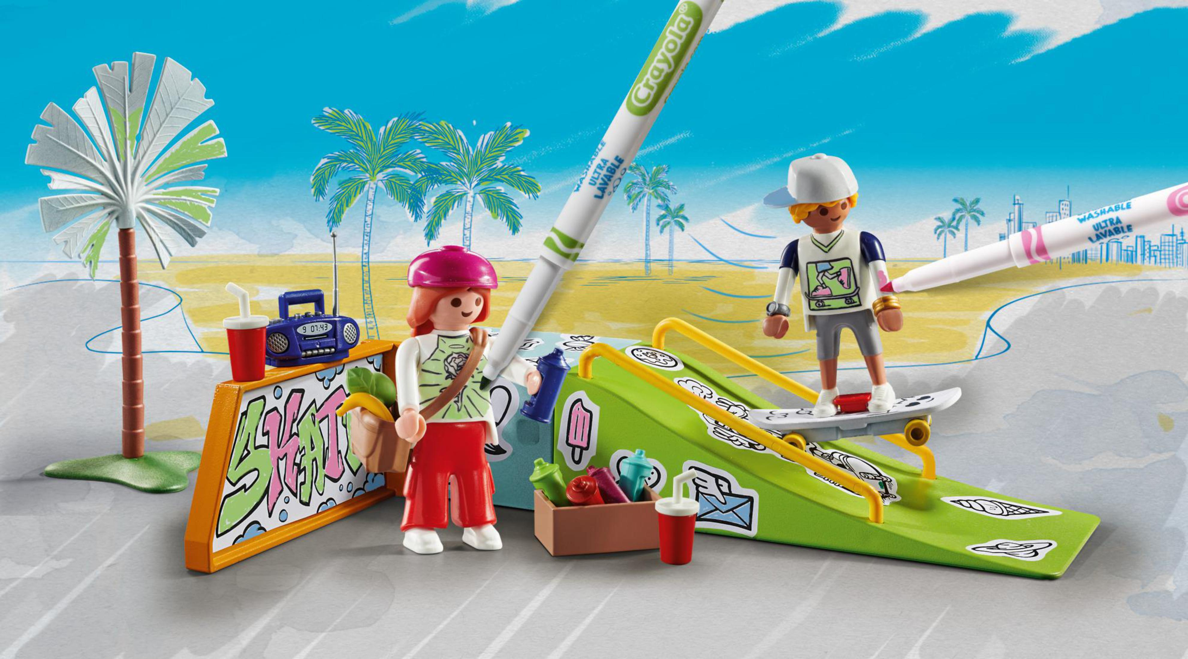 Playmobil-Figuren, Skateboard-Rampe und Marker mit Cartoon-Hintergrund.