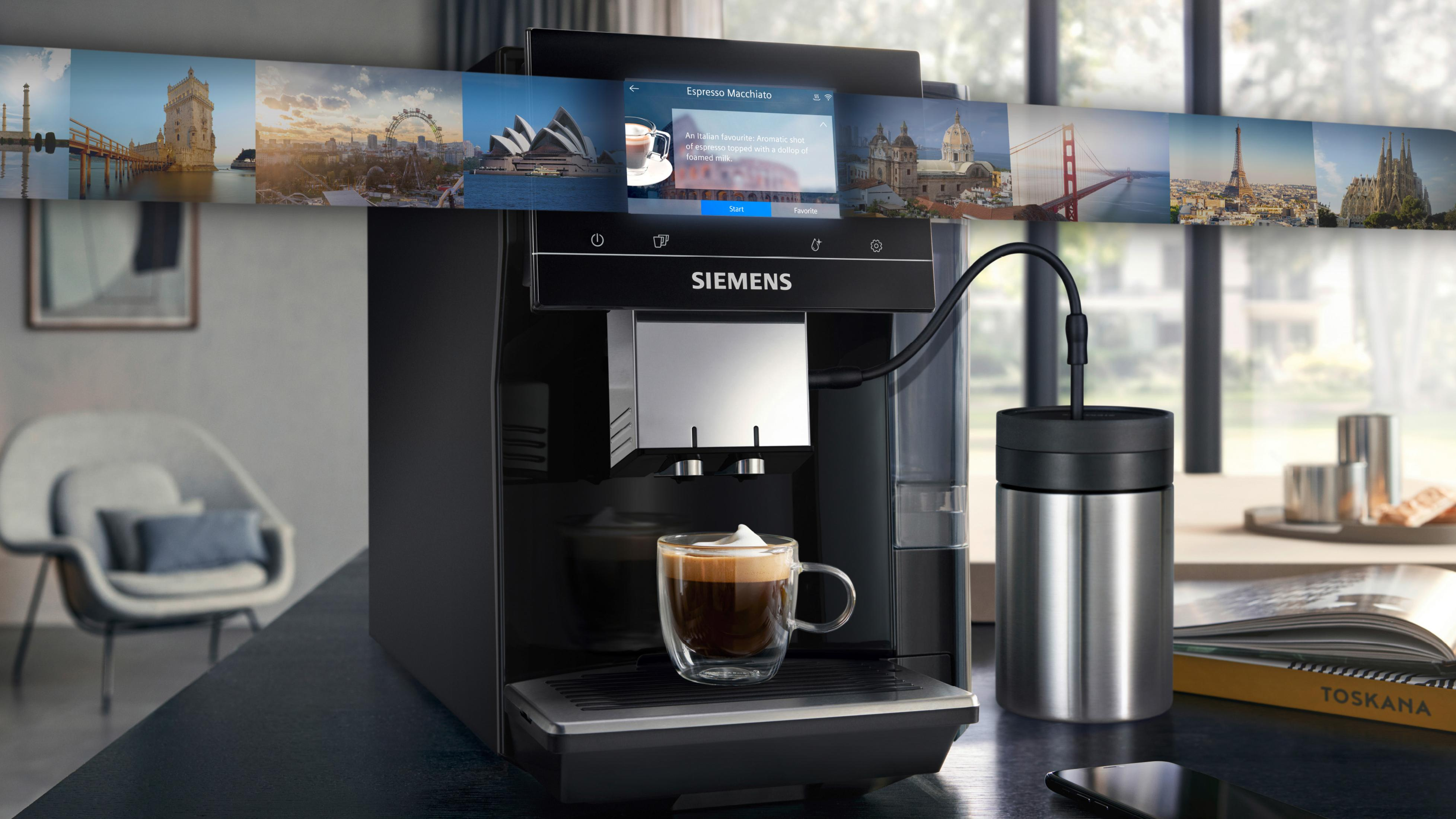 Una macchina da caffè con una tazza di caffè, un contenitore per il latte e uno schermo che mostra le opzioni.