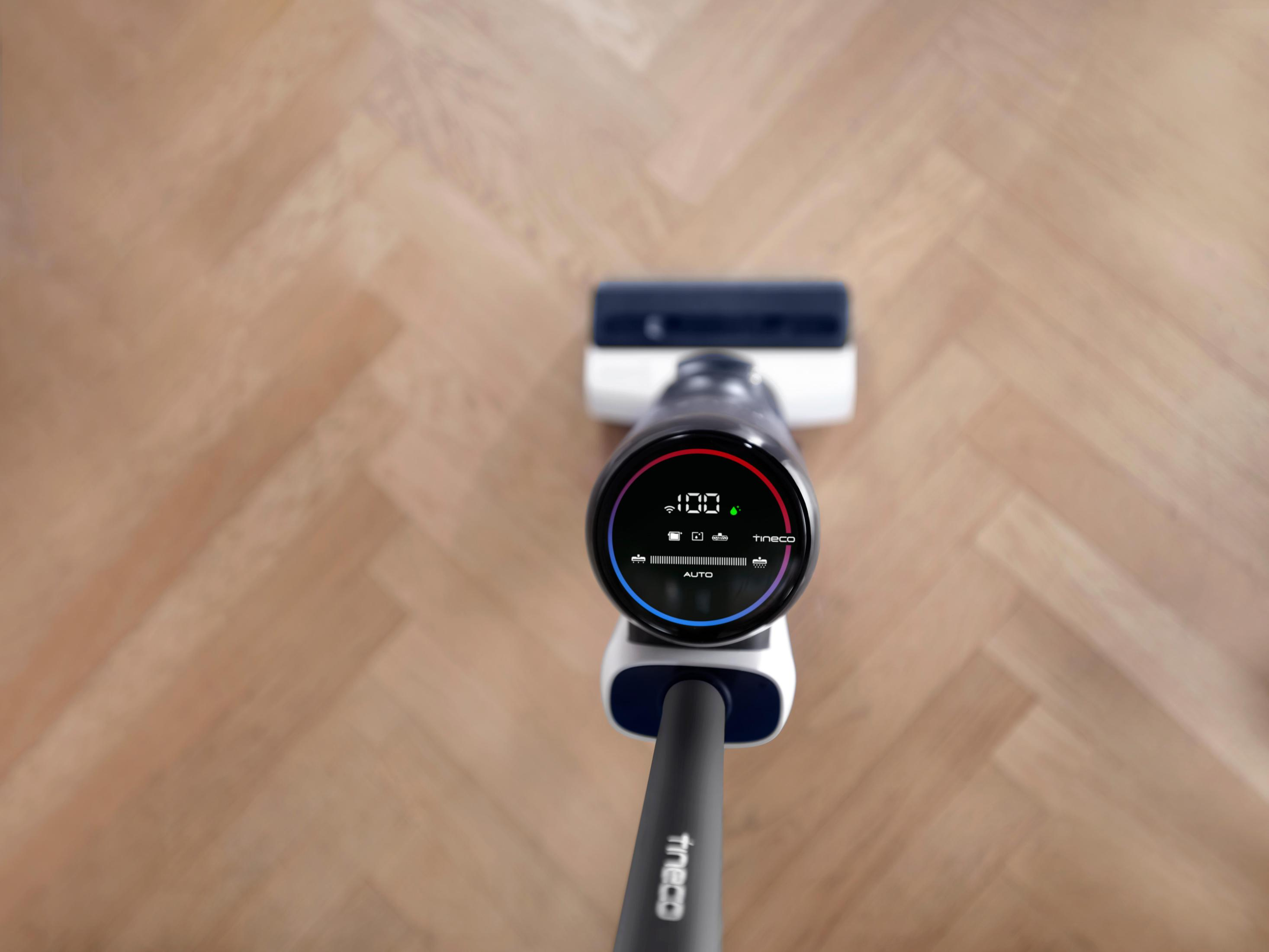 Widok z góry na głowicę odkurzacza, pokazujący cyfrowy wyświetlacz i słowo 'Tineco'.