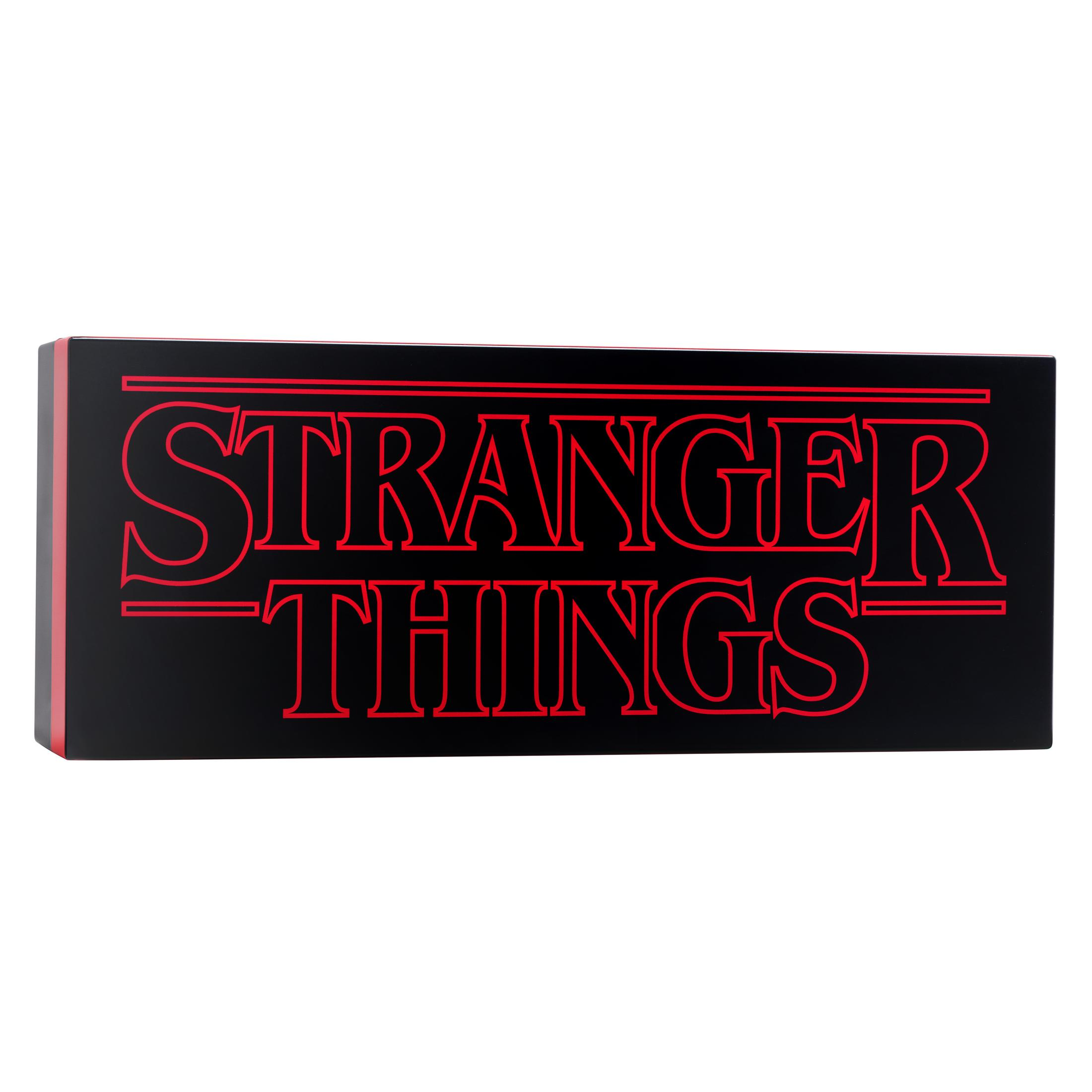 Schwarzes 'Stranger Things'-Schild mit roter Schrift. Es ist ein rechteckiges Schild.