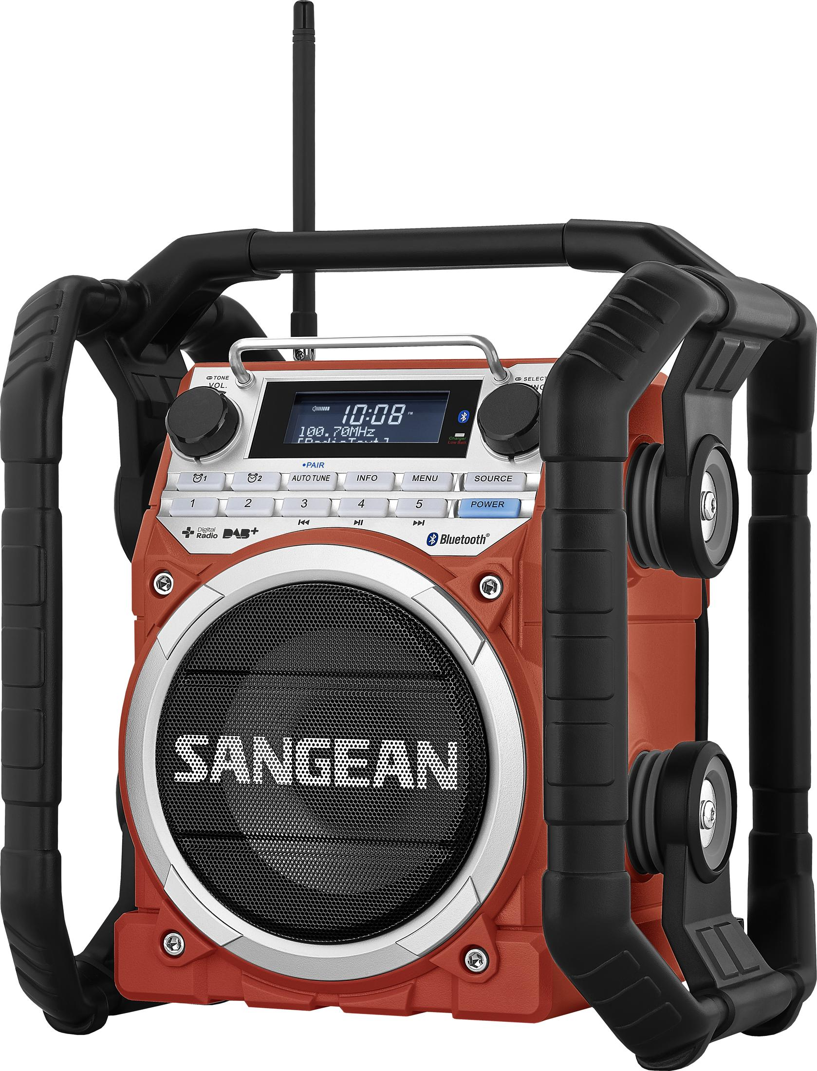 Rotes und schwarzes tragbares Sangean-Radio mit Griff. Es hat ein digitales Display und Knöpfe.