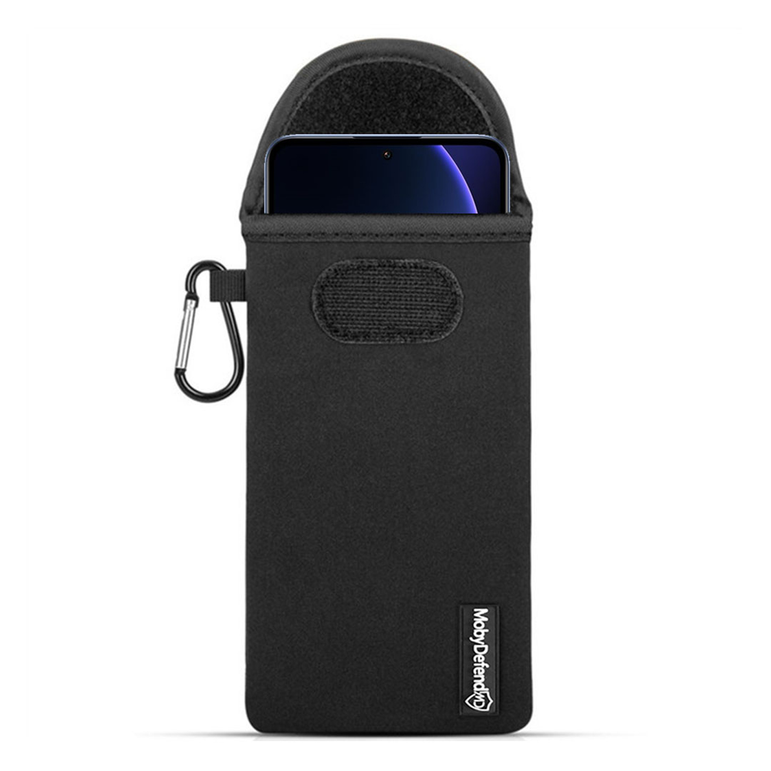 Zwarte telefoonhoes met karabijnhaak. De telefoon zit in het hoesje.