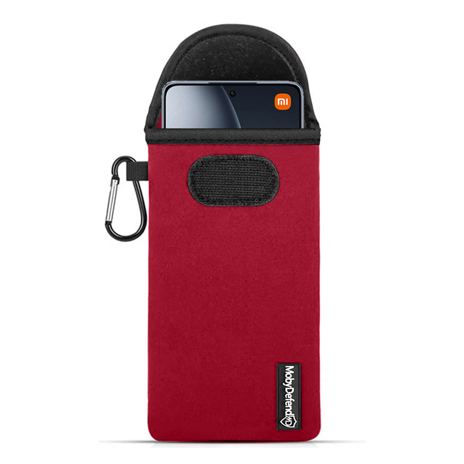 Rode telefoonhoes met een zwarte bovenkant en een zilveren karabijnhaak. Er zit een telefoon met het Mi-logo in.