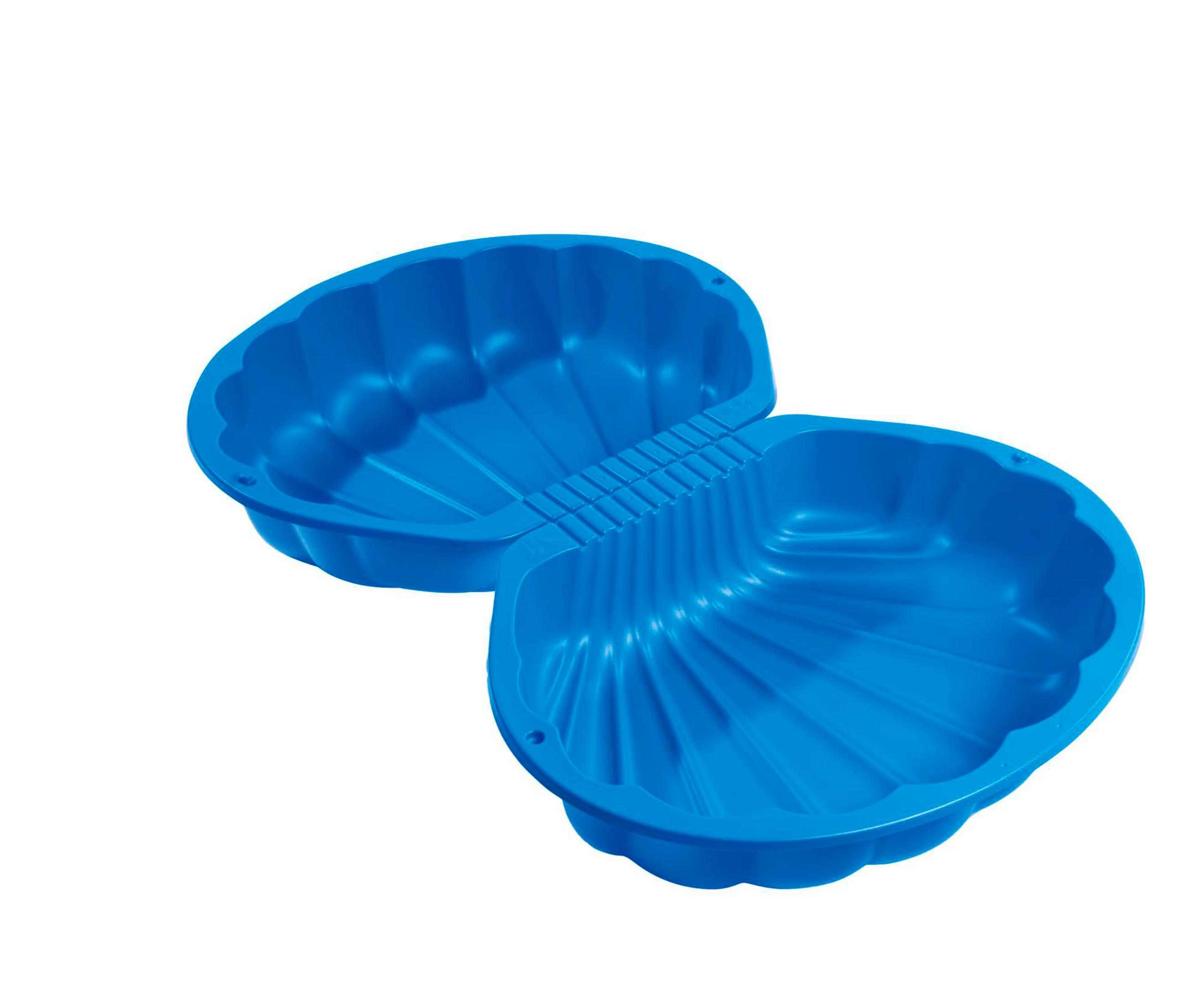 Sabbiera a conchiglia in plastica blu, aperta, su superficie bianca. Il guscio ha un design a coste.
