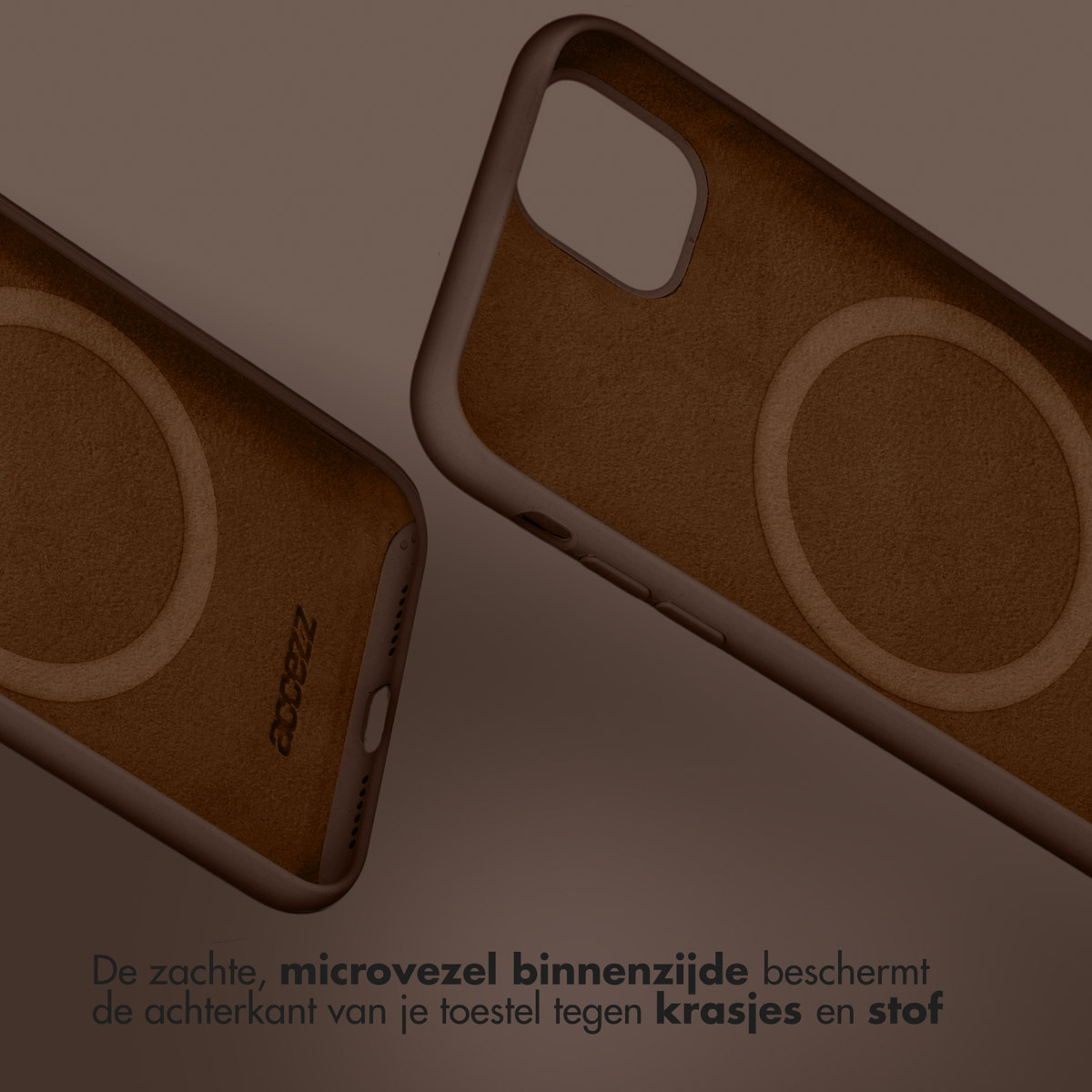 Zwei braune Handyhüllen, mit einem sichtbaren kreisförmigen Ring. Der Text ist auf Niederländisch.