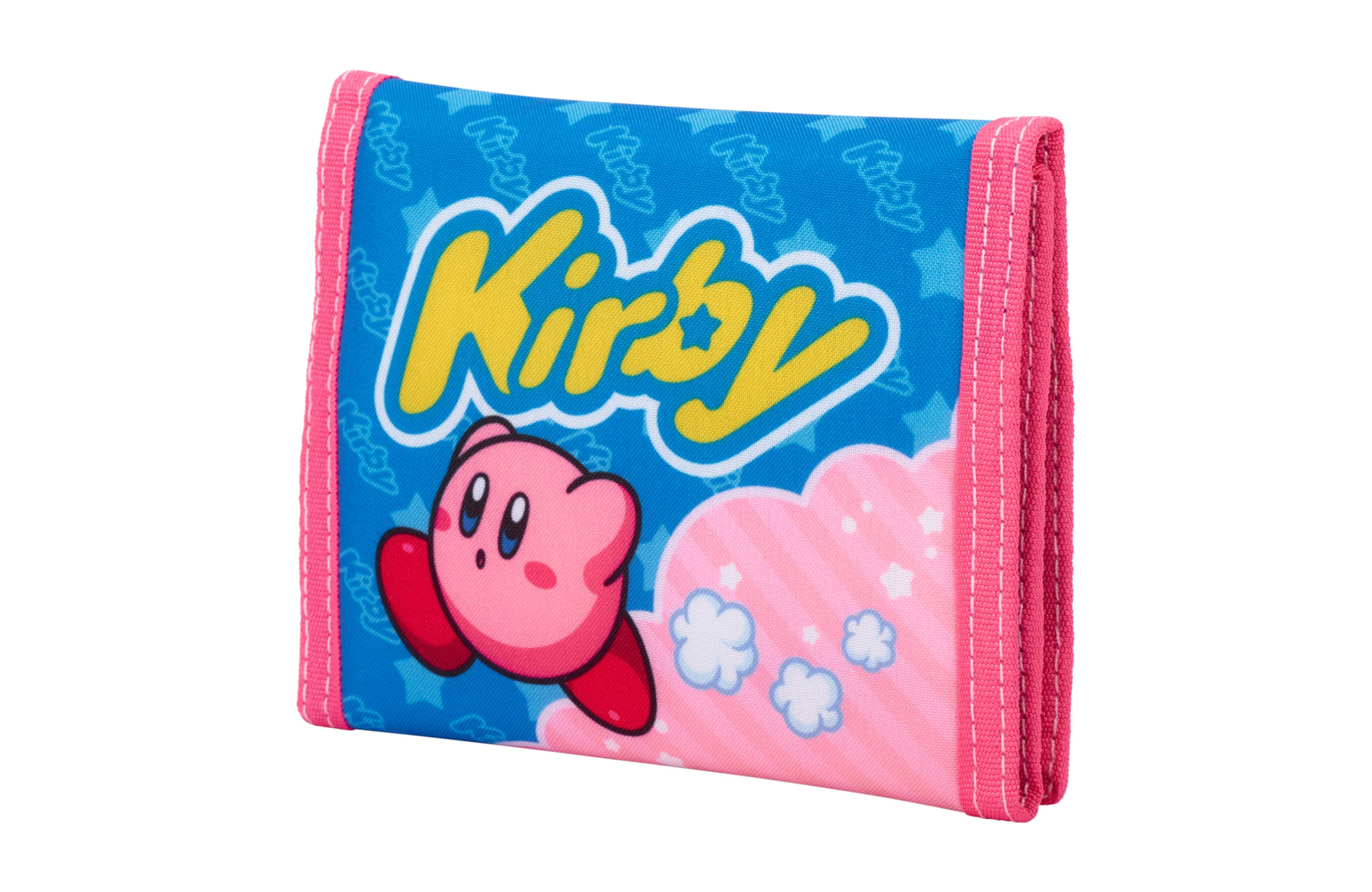 Niebieski portfel Kirby z postacią Kirby i gwiazdkami. Różowe wykończenie. Białe tło.