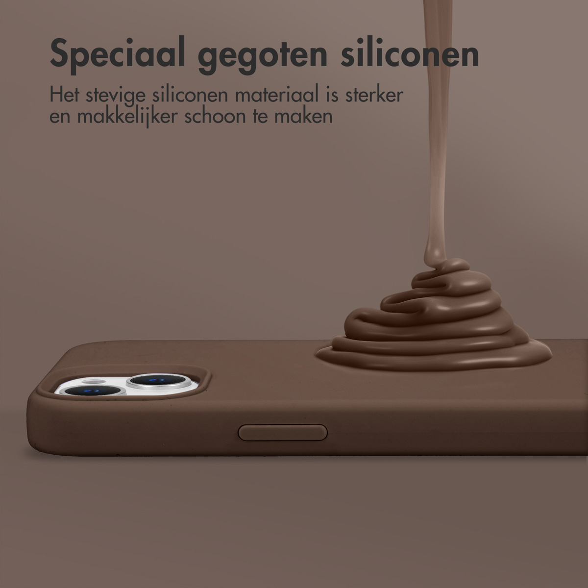 Een bruine telefoonhoes met vloeibare chocolade die erop wordt gegoten. Tekst: 'Speciaal gegoten siliconen'.