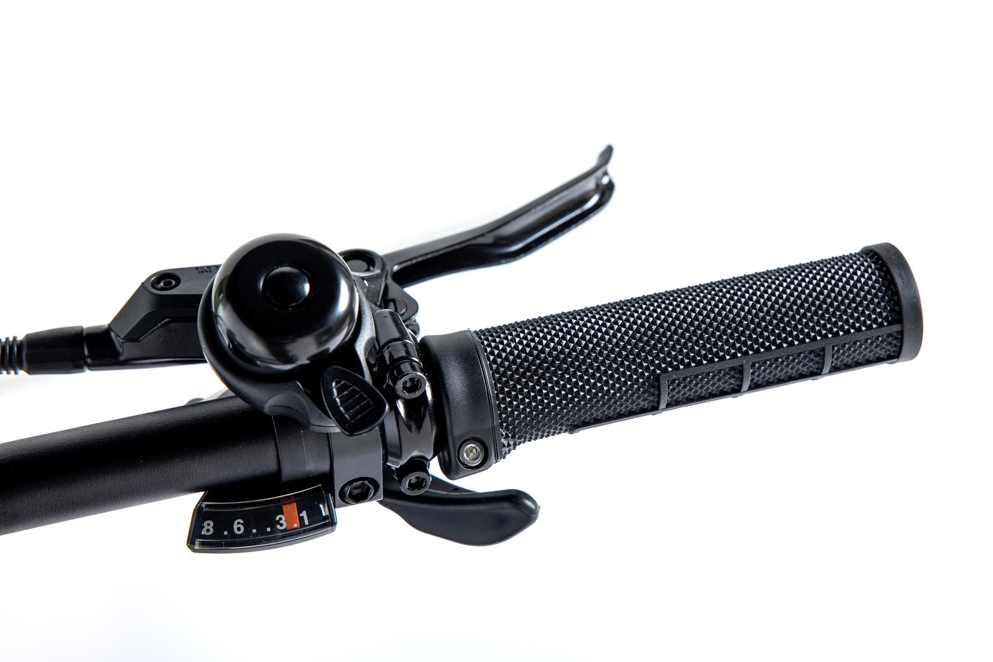 Fahrradlenker mit Klingel, Gangschaltung und strukturierter schwarzer Griff.