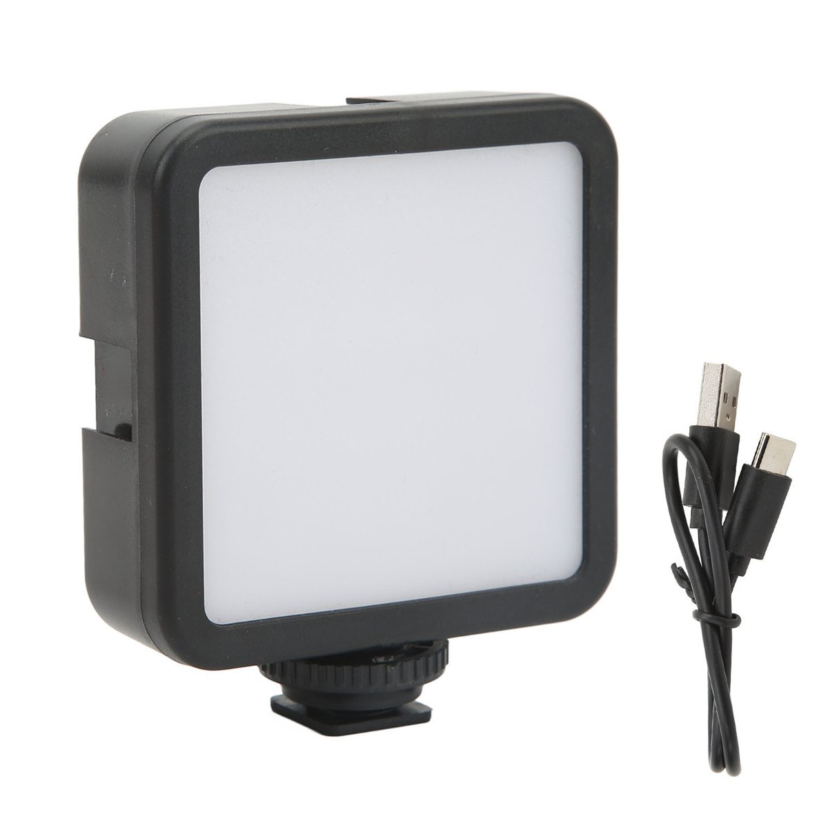 Schwarzes quadratisches LED-Videolicht mit weißem Lichtpanel und USB-Kabel auf weißem Hintergrund.