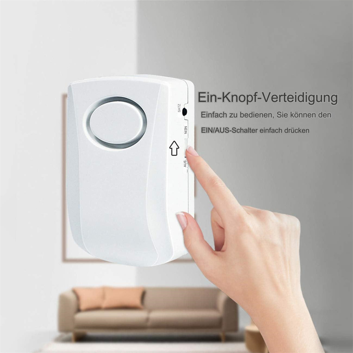 Weißes Alarmgerät mit einem Knopf. Hand zeigt auf den Knopf. Text und beiger Hintergrund.