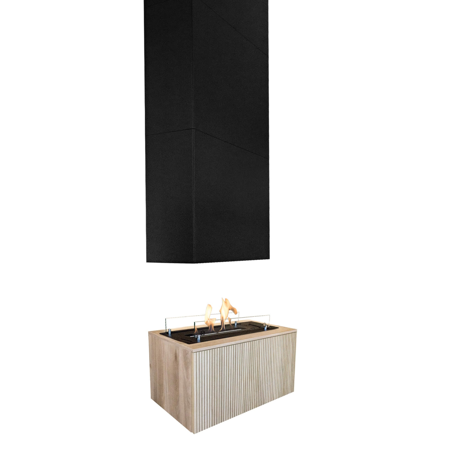 Een moderne open haard met een zwart bovenstuk en een houten basis. Vlammen zijn zichtbaar. De achtergrond is wit.