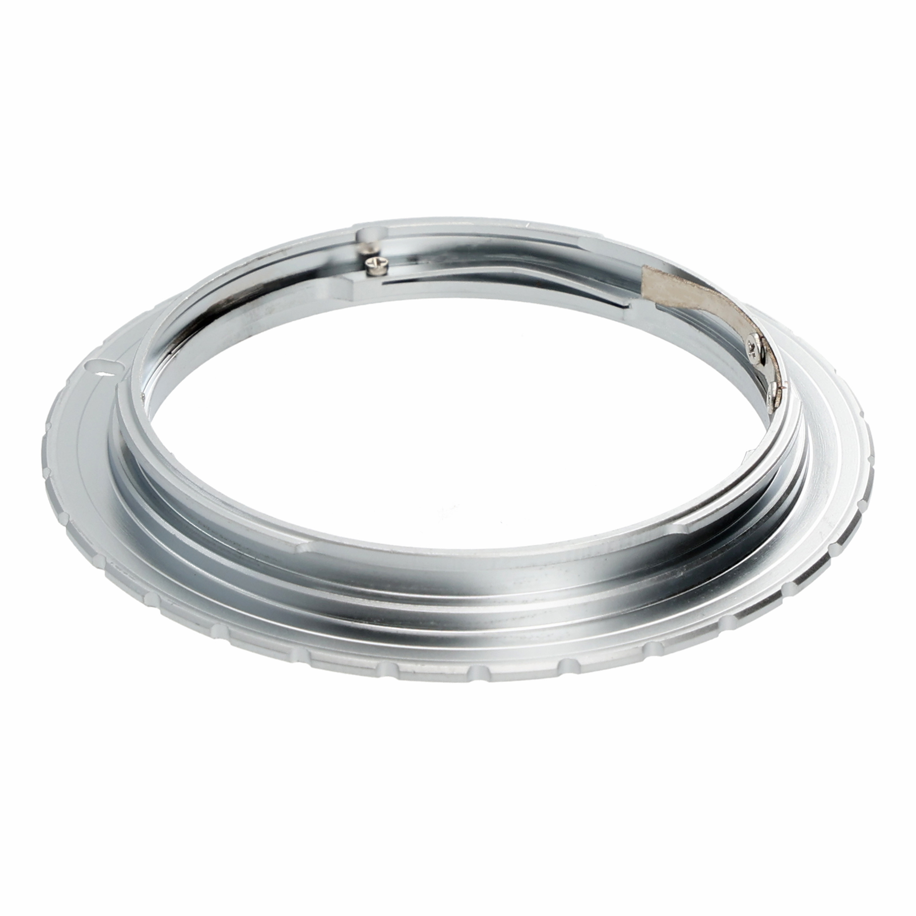 Silberner Objektivadapterring. Es ist ein Metallring mit Rillen und einer kleinen Schraube.
