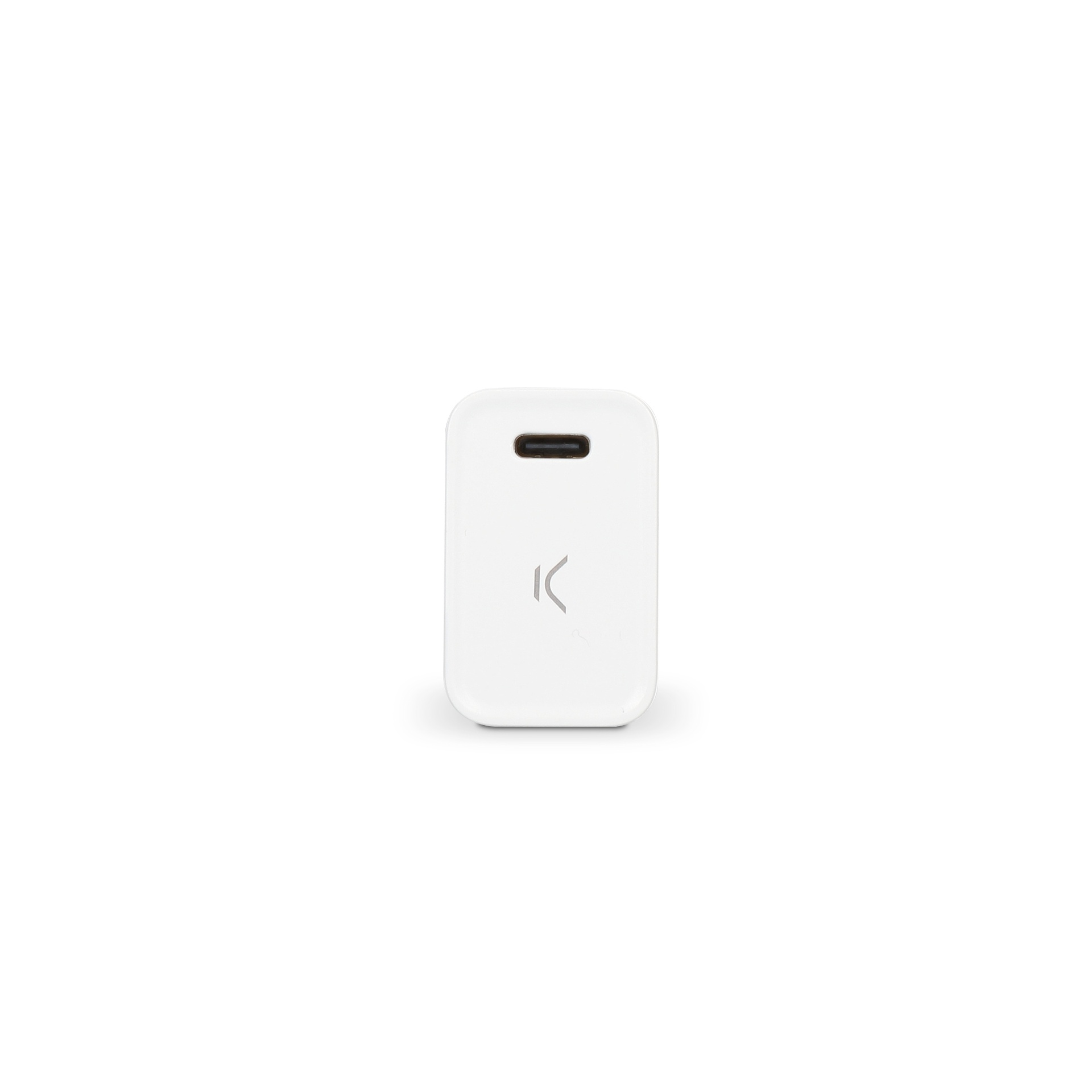 Un pequeño adaptador de carga blanco con un puerto USB-C, presentado sobre un fondo blanco.