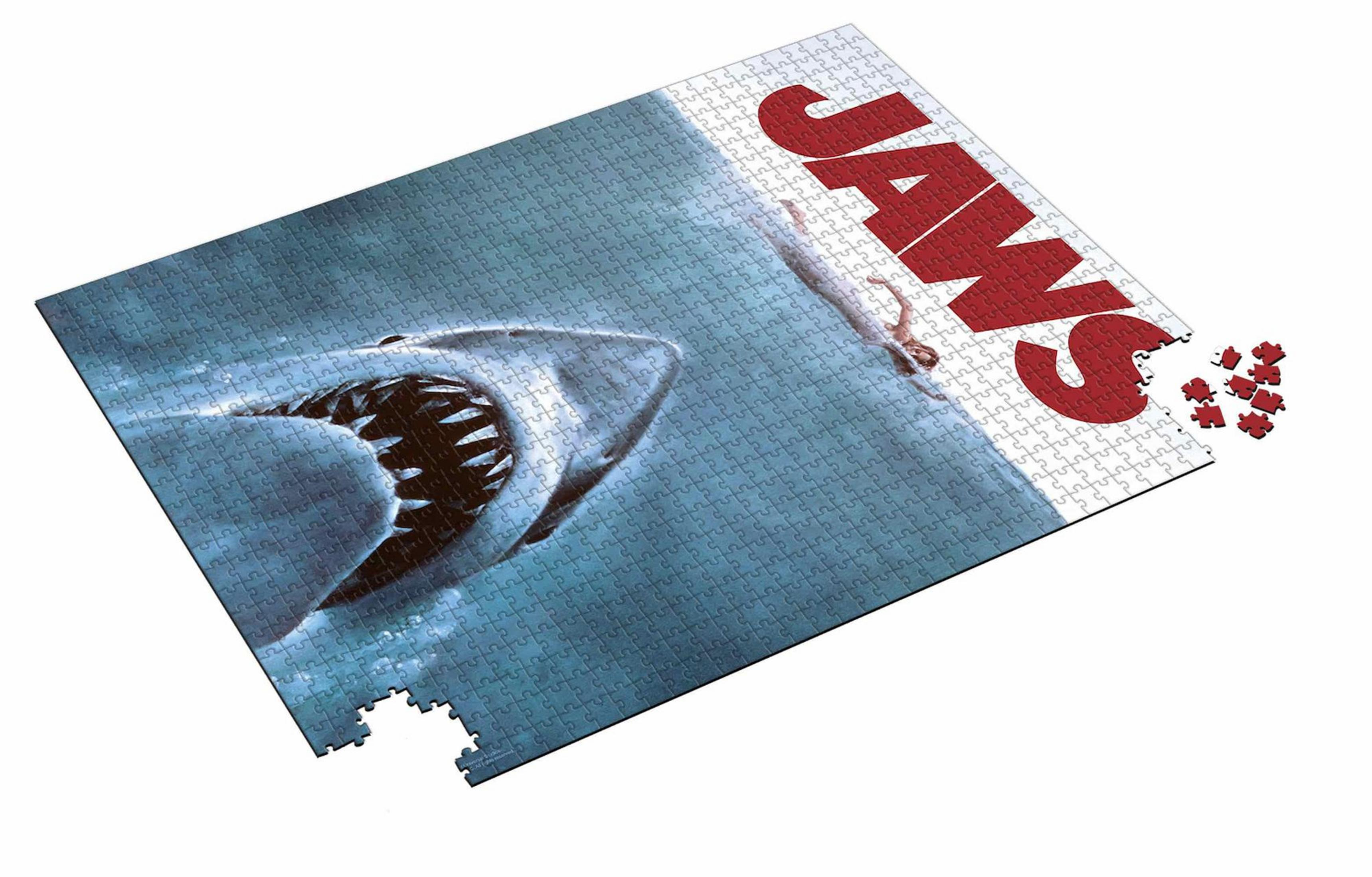 Jaws-Puzzle zeigt den Hai, der eine Person im Ozean angreift.