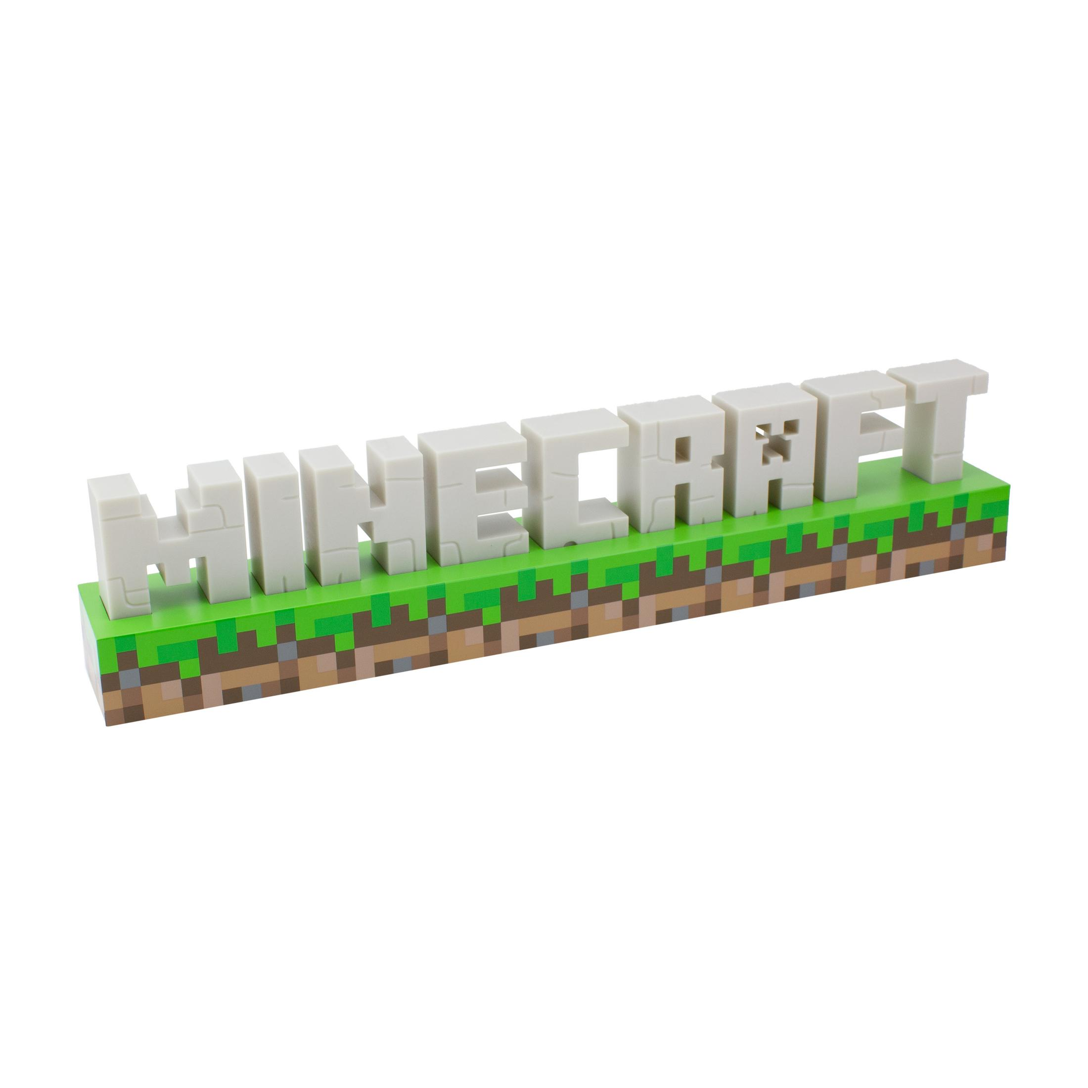Znak Minecraft na zielono-brązowej podstawie z bloków.
