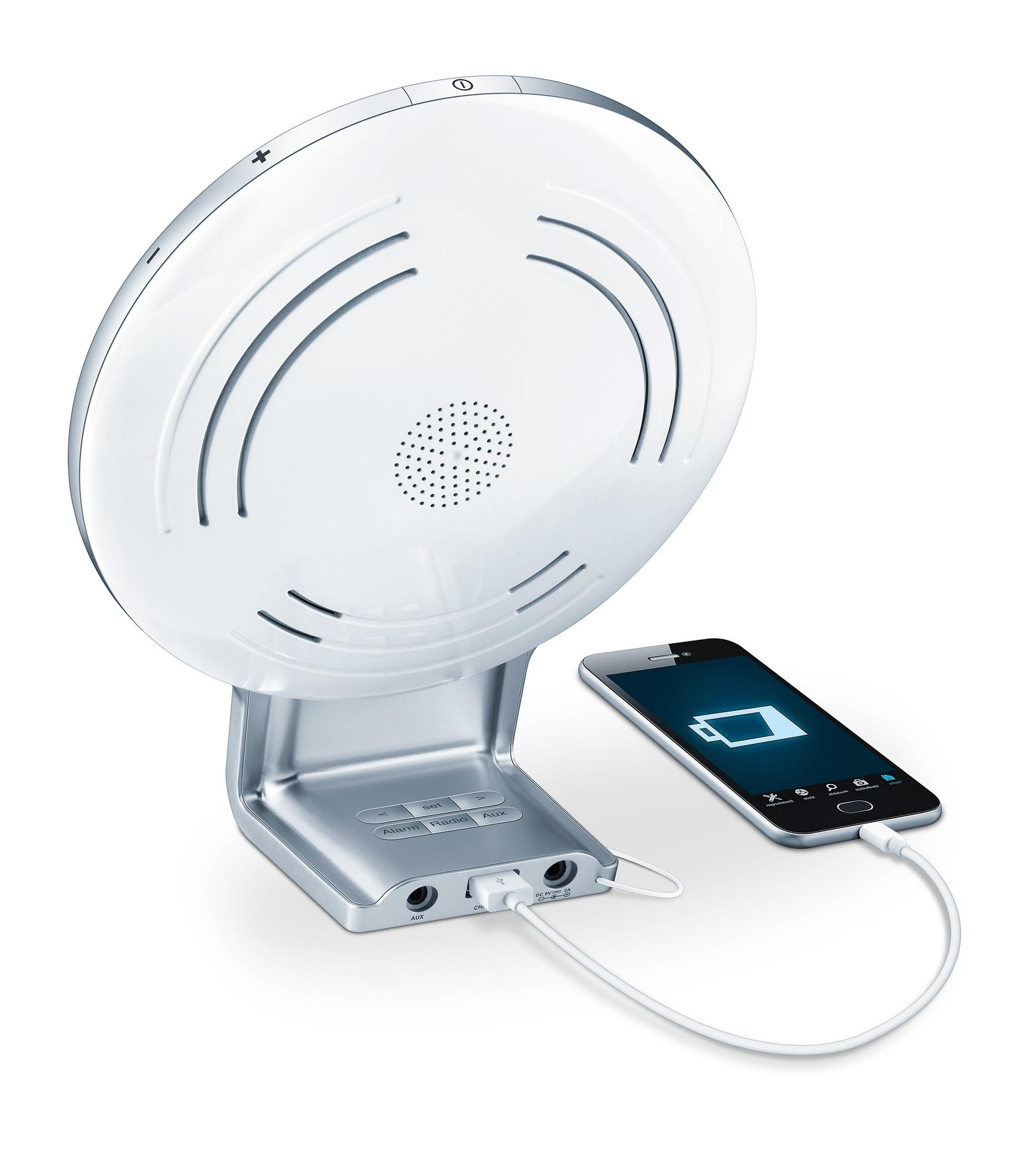 Espejo de maquillaje blanco con base plateada. Un teléfono está conectado por cable USB.