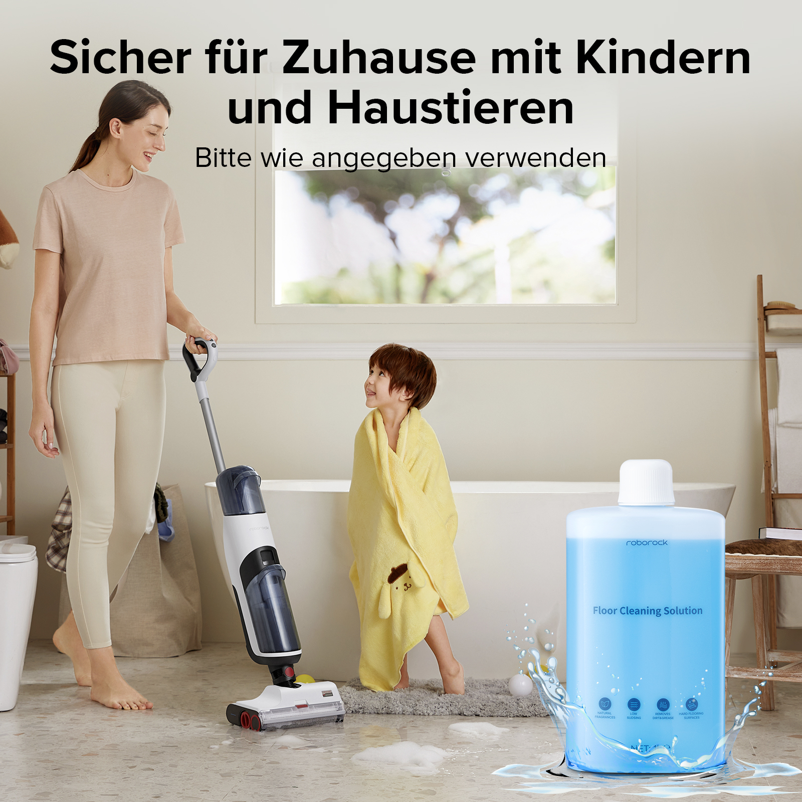 Eine Frau und ein Kind reinigen ein Badezimmer mit einer Bodenreinigungsmaschine und Lösung.