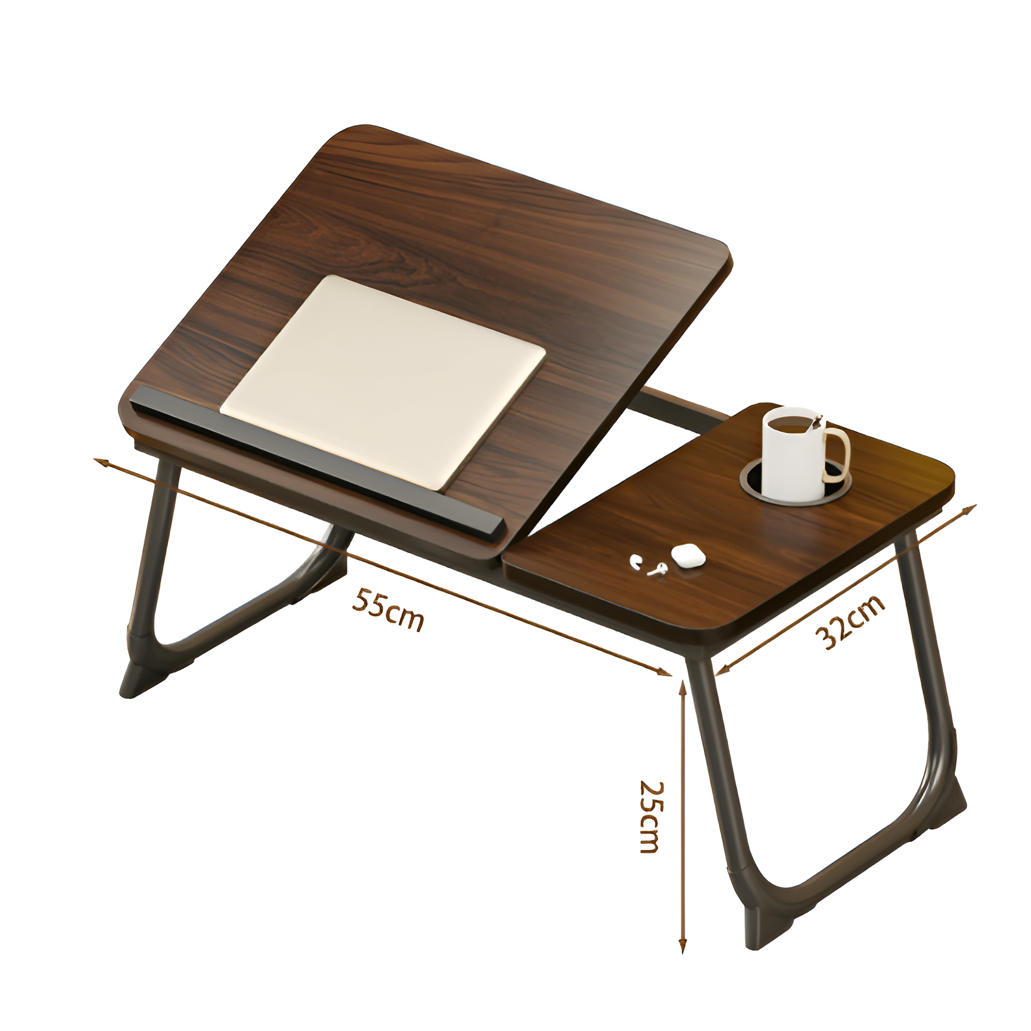 Laptop auf einem braunen Holzschreibtisch mit Kaffeetasse, Kopfhörern und Abmessungen.