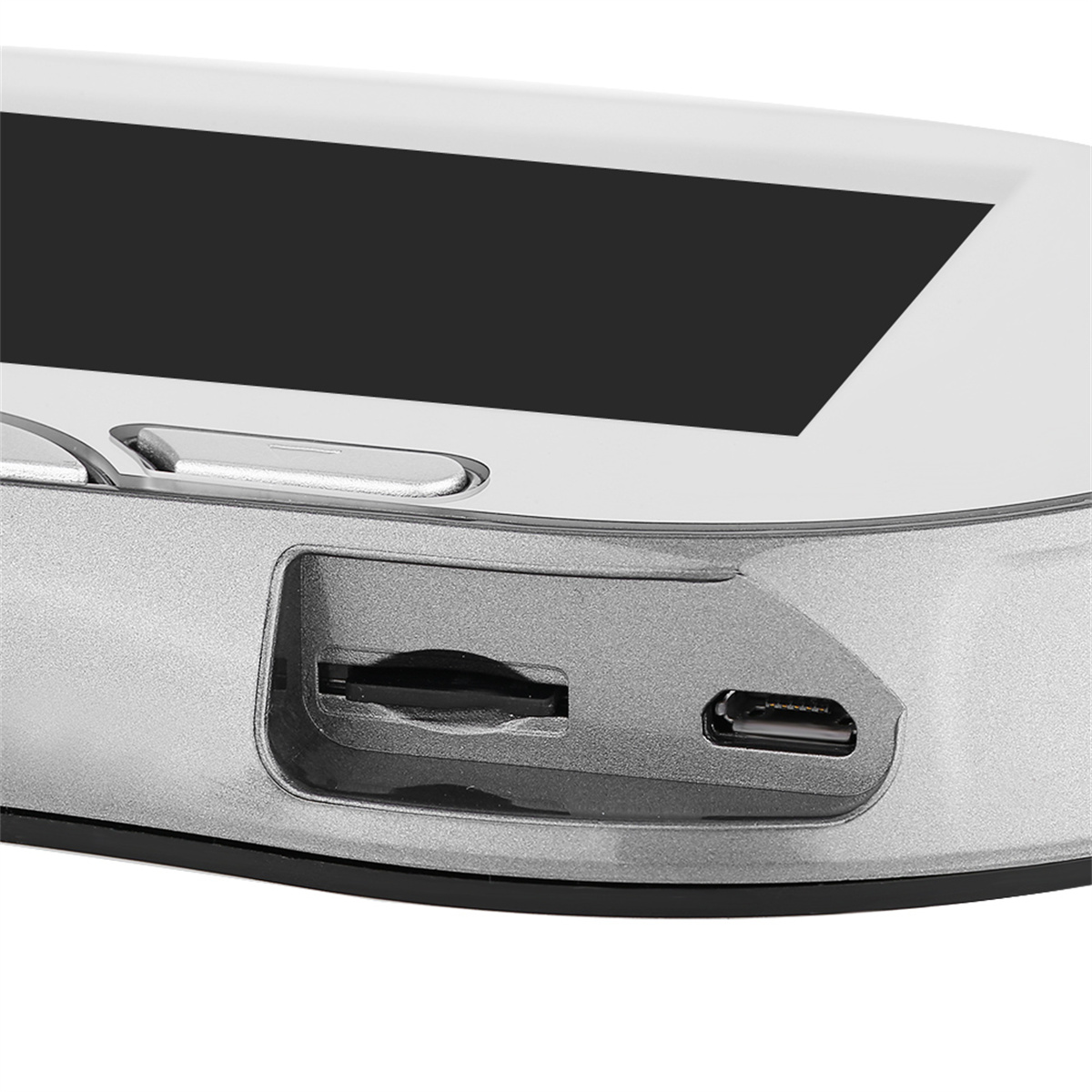 Nahaufnahme eines weißen Geräts mit Bildschirm und Anschlüssen. Silberne Seite mit Micro-SD-Steckplatz und Micro-USB-Anschluss.