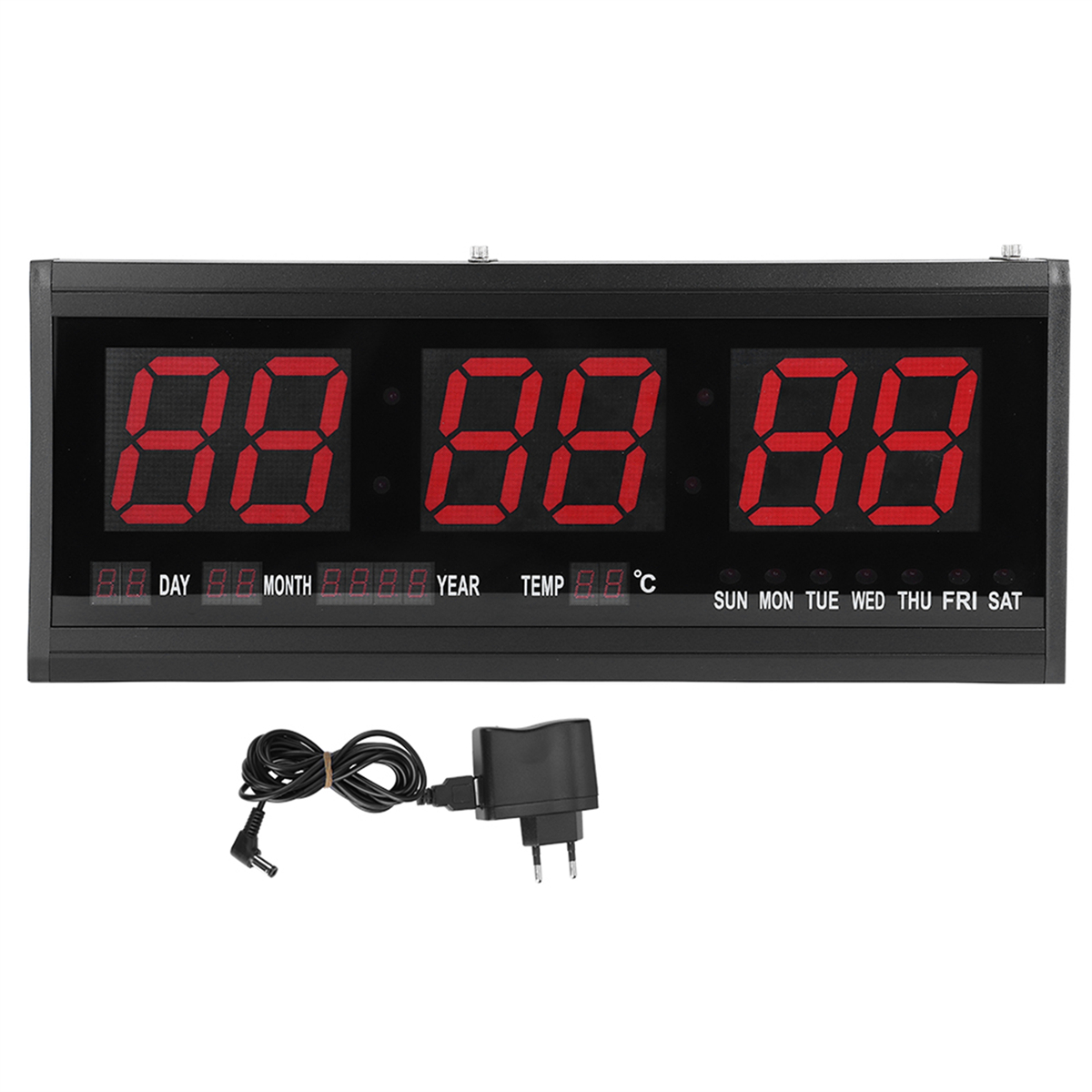 Digitaluhr mit roten Ziffern. Zeigt Zeit und Tag an. Ein schwarzer Netzadapter befindet sich unter der Uhr.