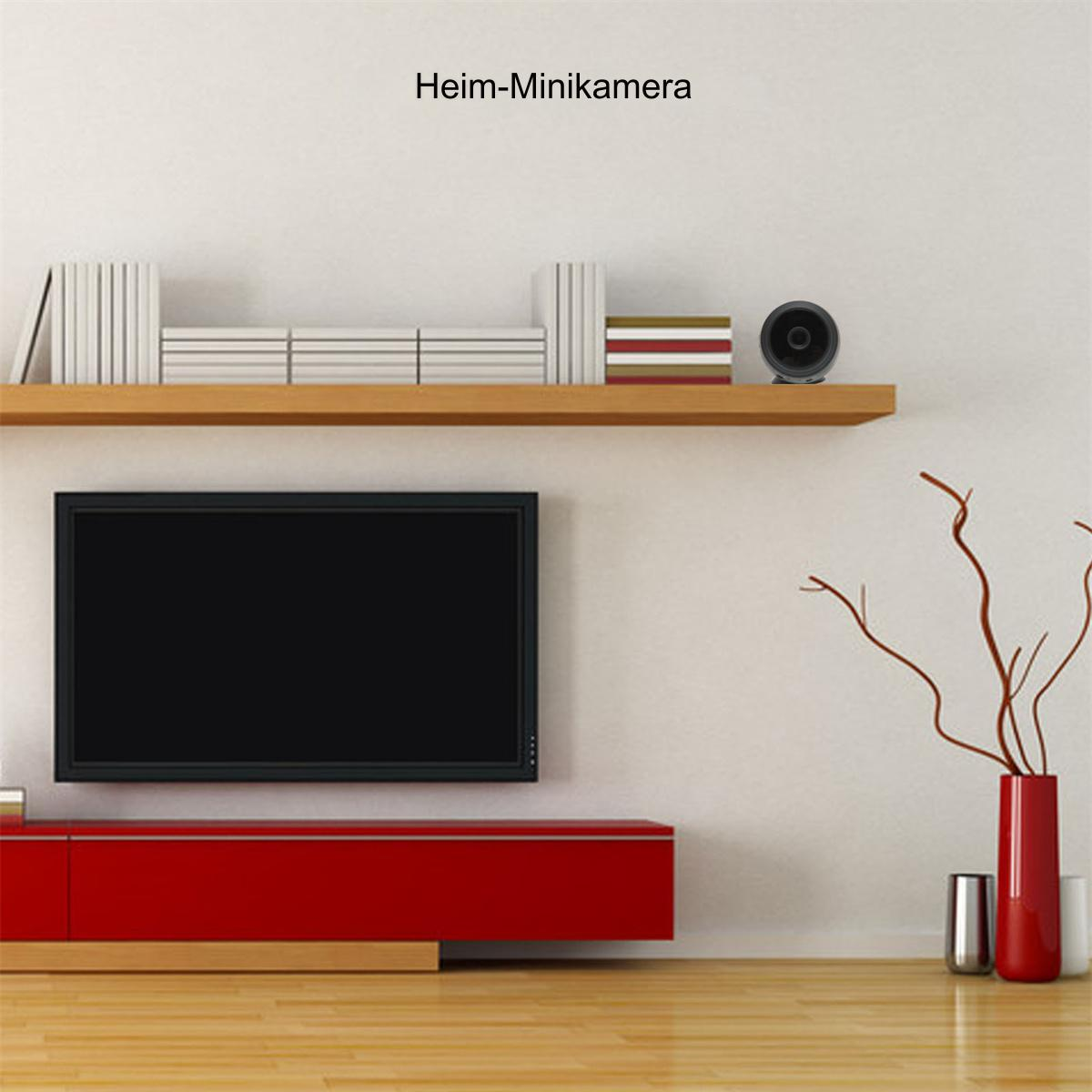 Eine Wand mit einem Fernseher, einem Regal mit Büchern und Deko.