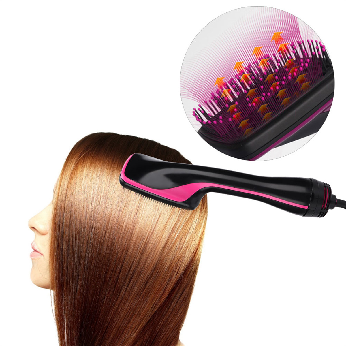 Frau föhnt Haare. Haarstyling-Werkzeug in Gebrauch. Nahaufnahme der Borsten und Haare.