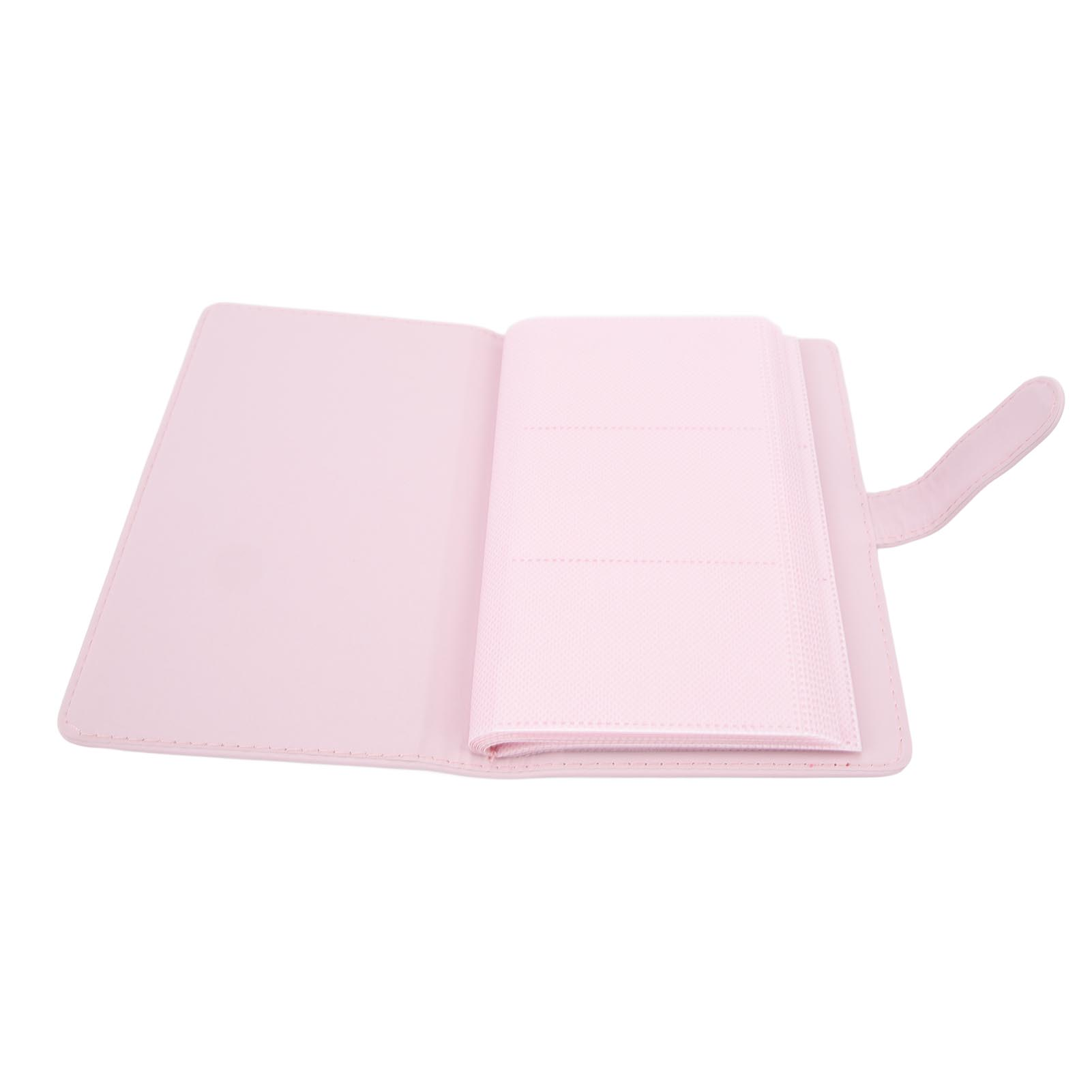 Ein offenes rosa Fotoalbum mit leeren Seiten. Das Album ist auf einer weißen Oberfläche geöffnet.