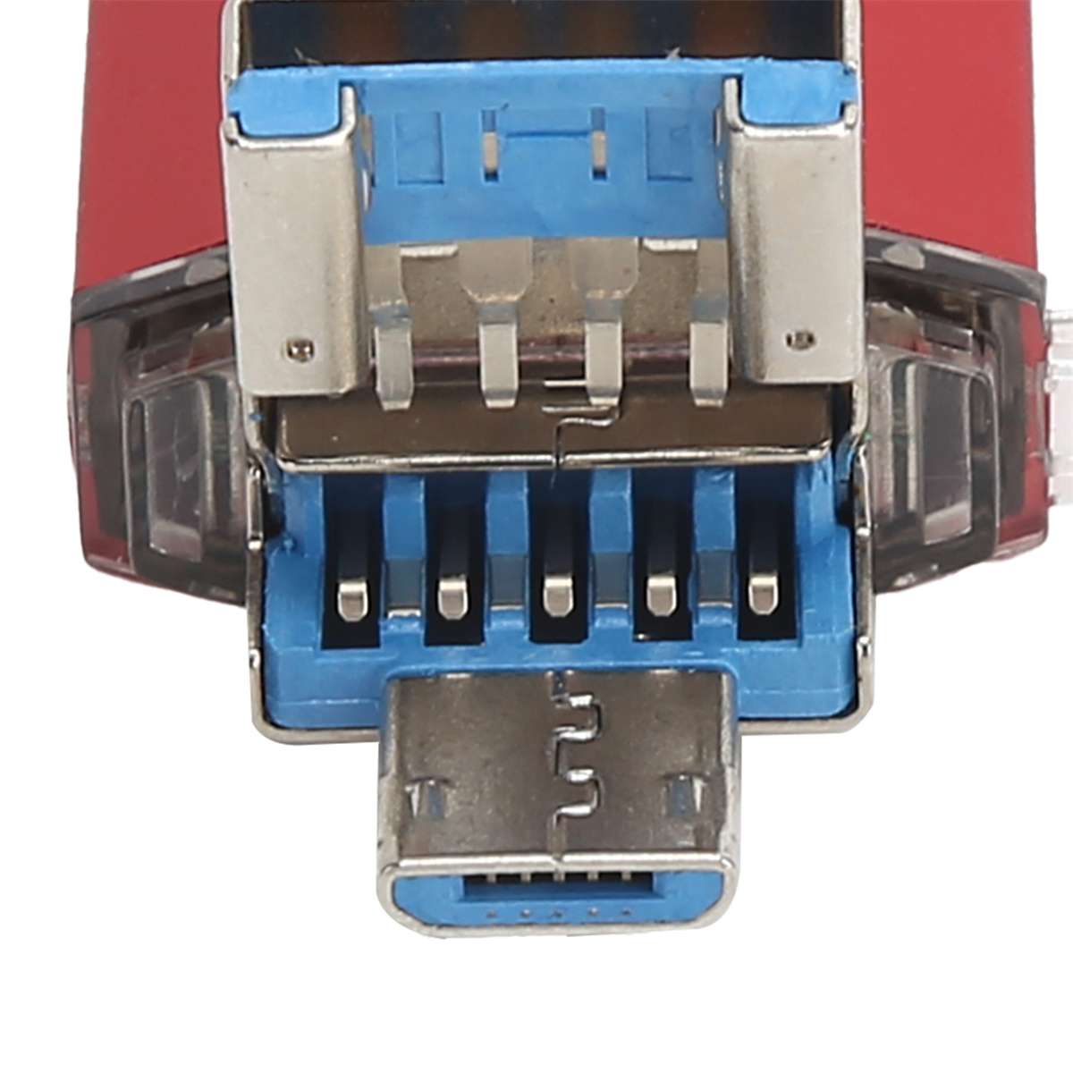 USB-Anschlüsse: USB 3.0, USB-C. Rotes Gehäuse mit blauen Anschlüssen. Nahansicht.