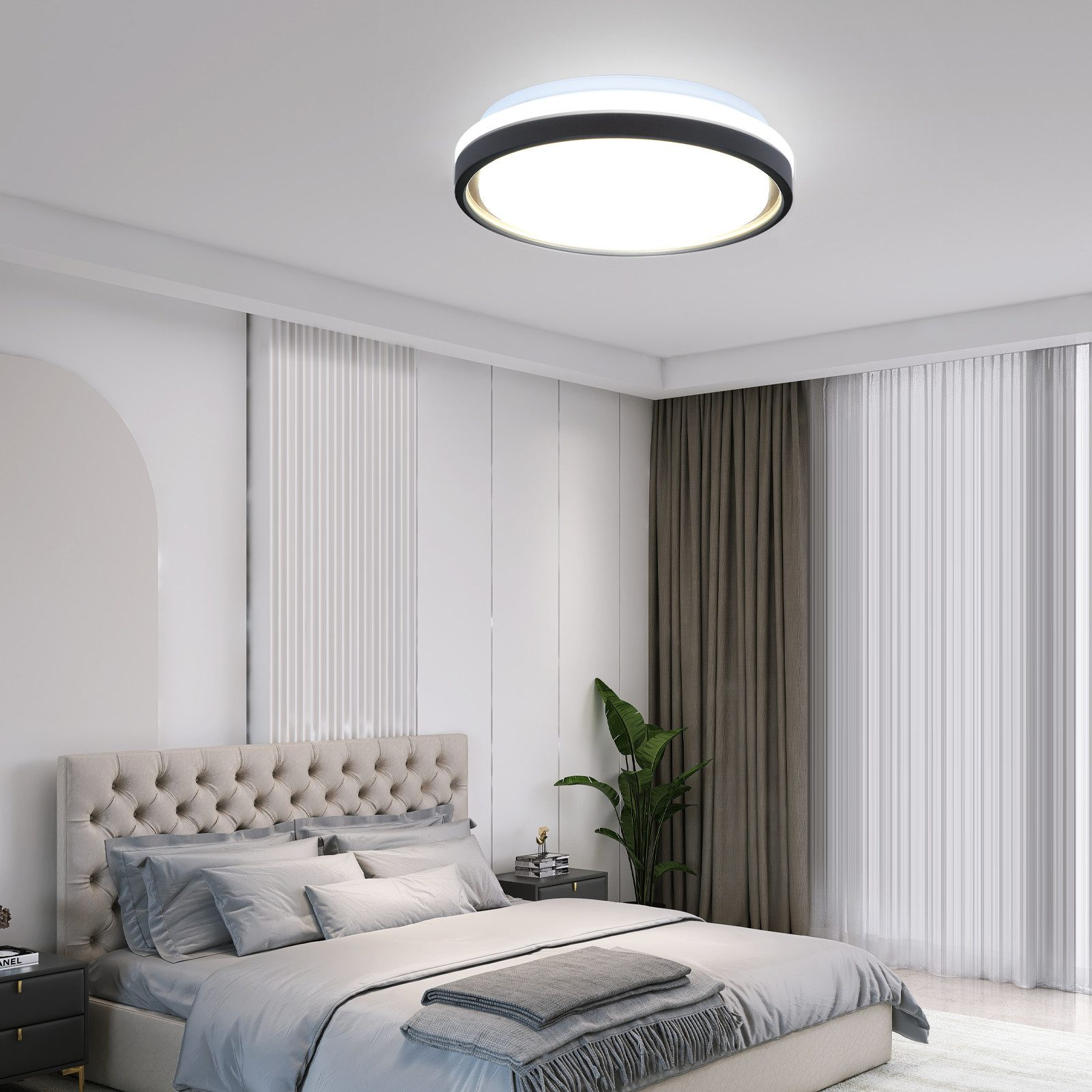 Sypialnia z łóżkiem i lampą sufitową. Białe ściany, zasłony i roślina.