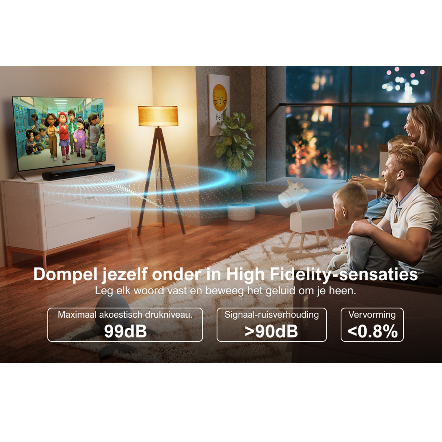 Kamer met tv, soundbar en gezin. Specificaties van de geluidskwaliteit worden weergegeven.