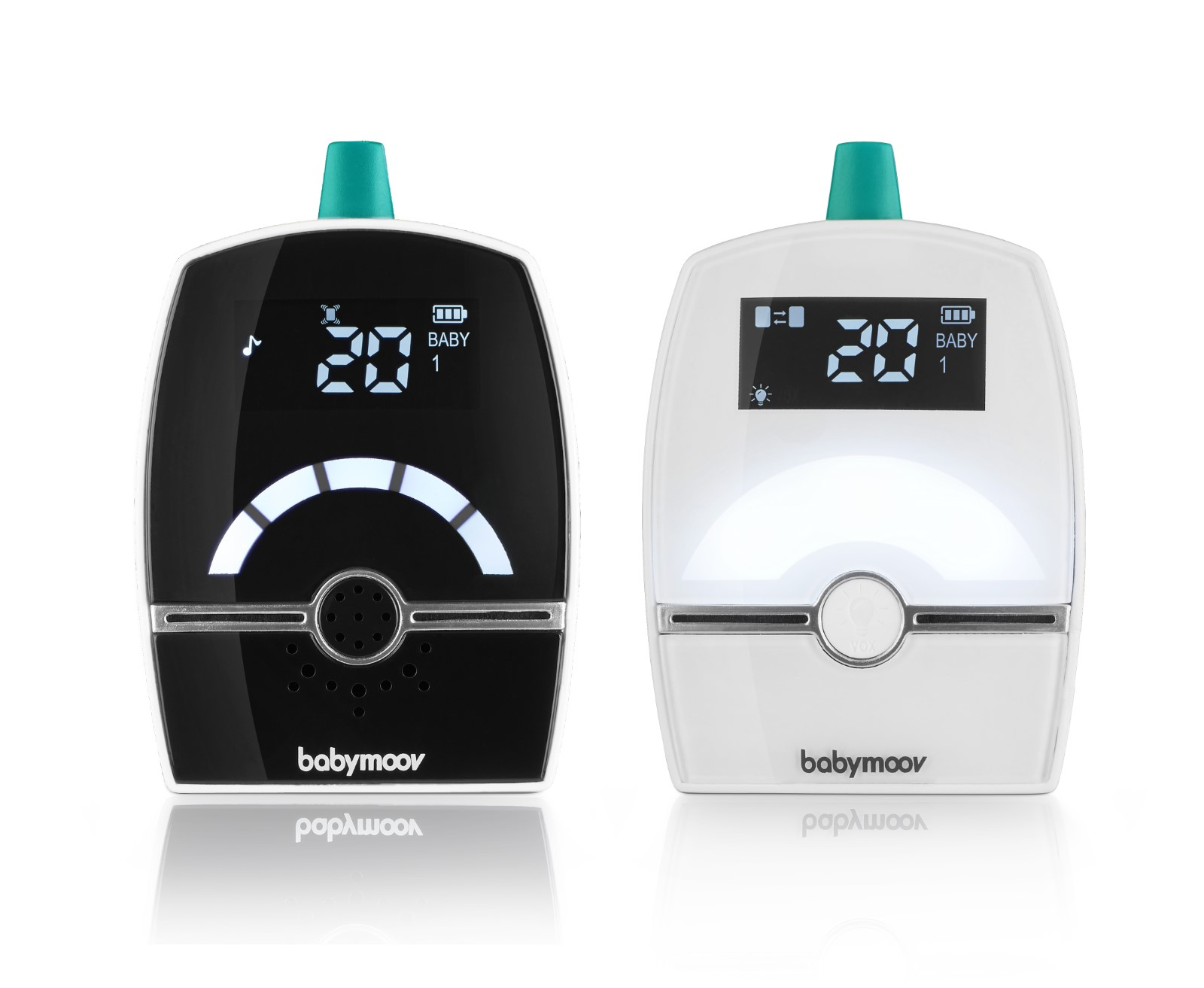 Zwei Babyphone, eines schwarz und eines weiß, mit Digitalanzeigen, die Zahlen anzeigen.