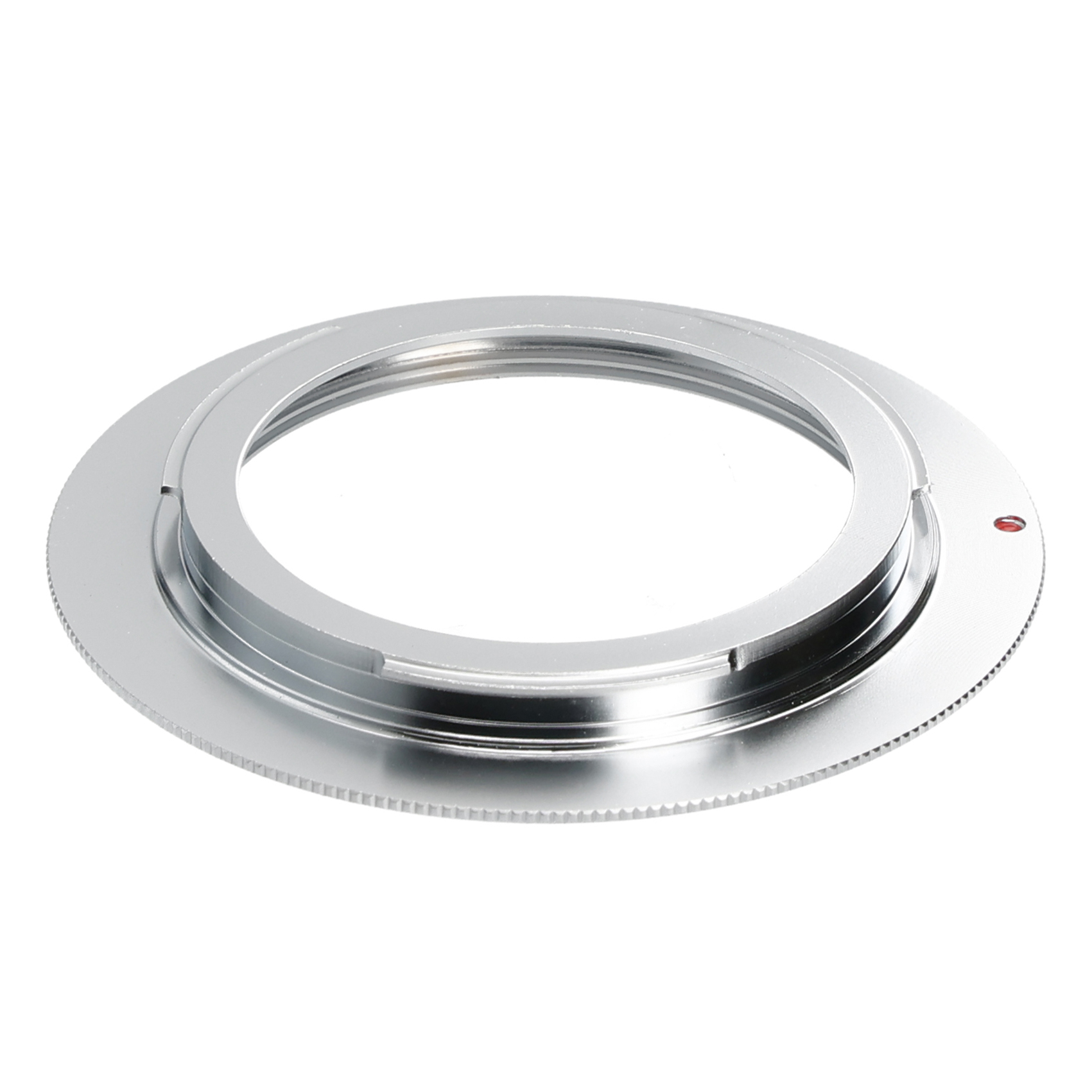 Ein silberner Objektivadapterring mit kreisförmigem Design.
