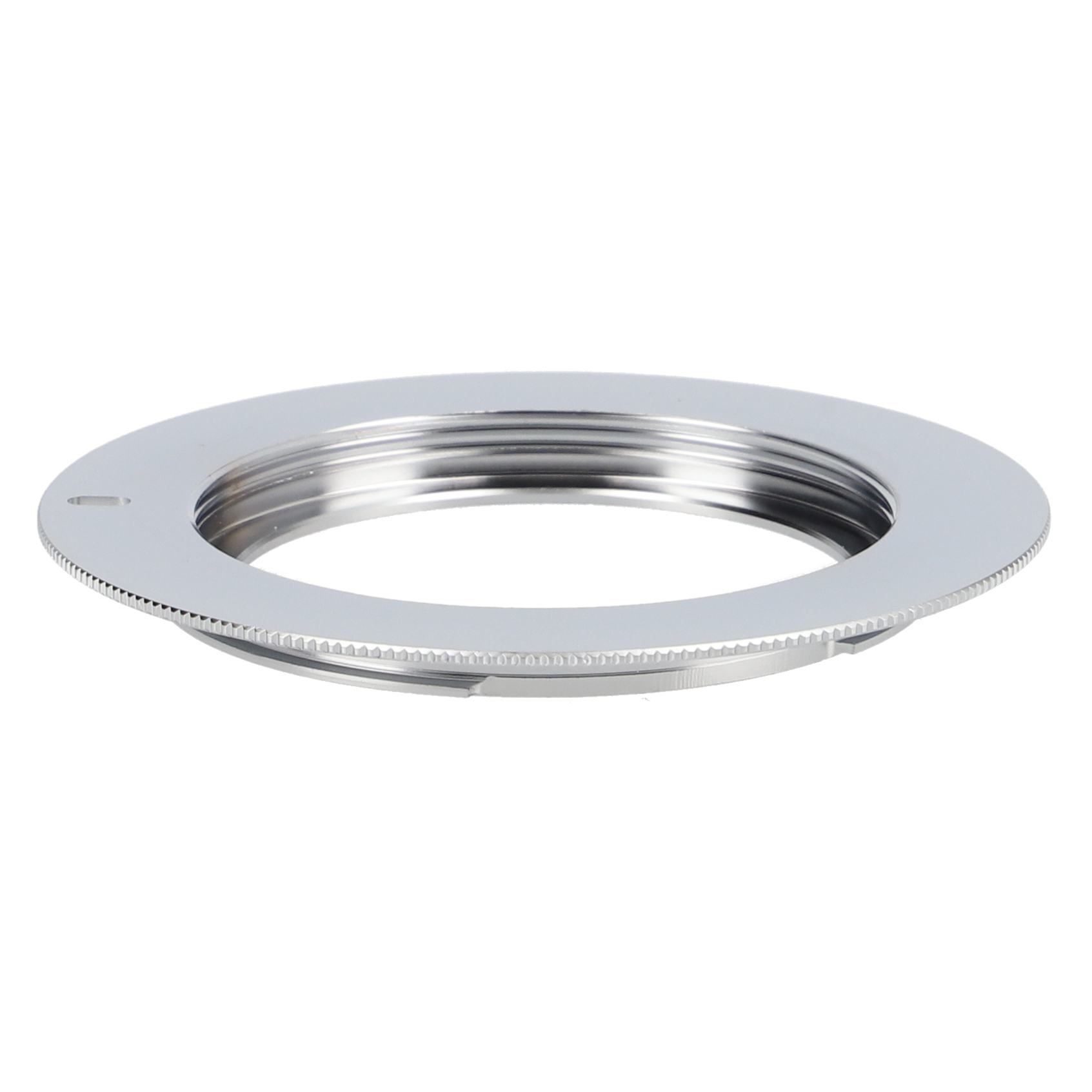 Silberner Metall-Objektivadapterring mit geriffelter Kante und Gewinde auf beiden Seiten.