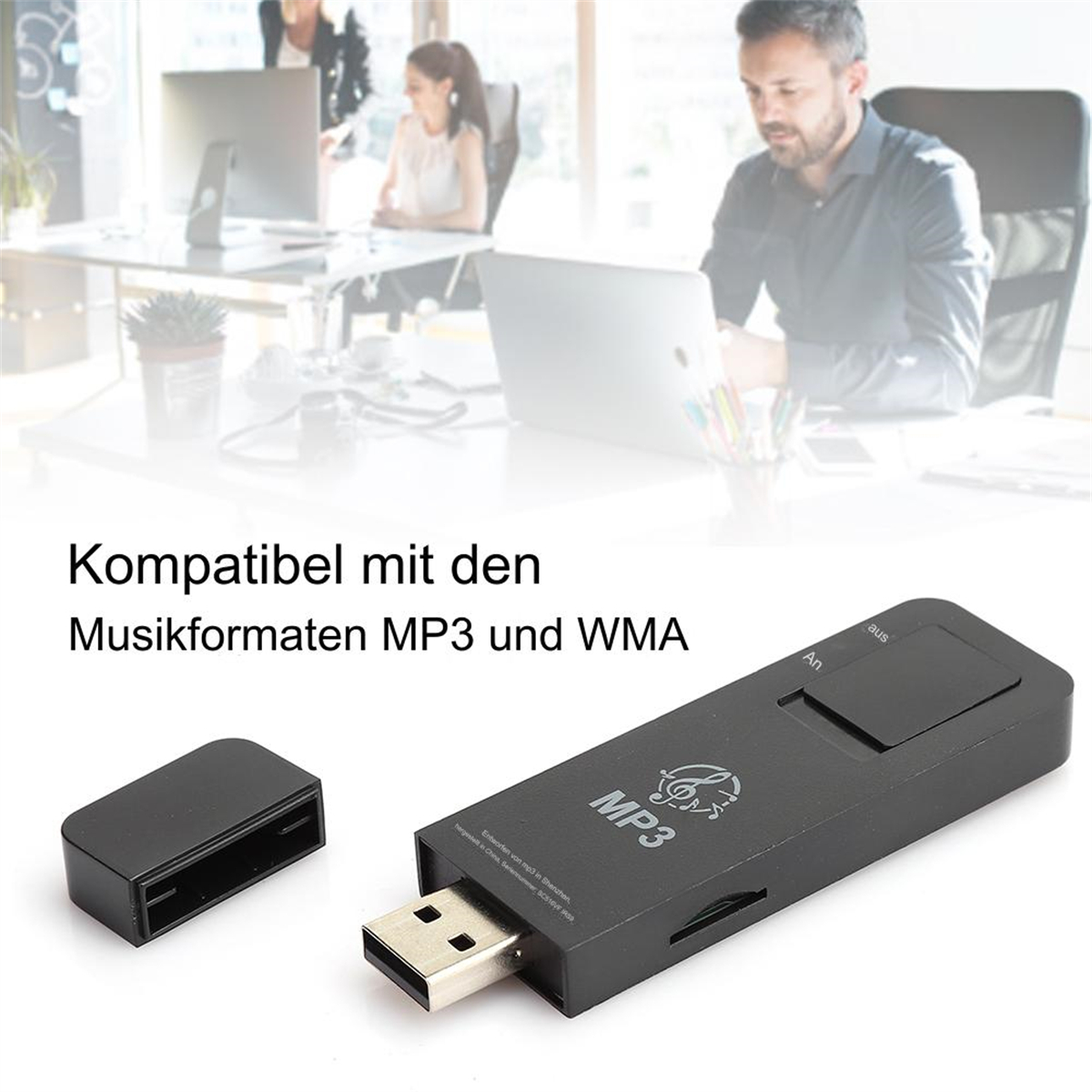 USB-MP3-Player mit Kappe und USB-Anschluss. Hintergrund: Büro mit Personen.
