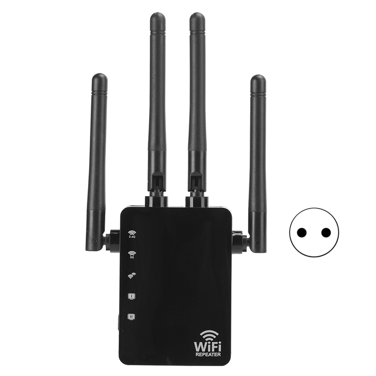 Ein schwarzer WLAN-Repeater mit 4 Antennen und einem Stecker. Hintergrund: weiße Oberfläche.