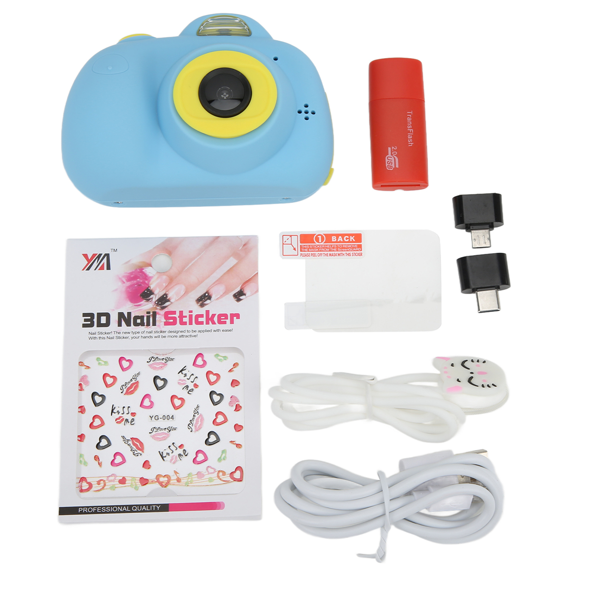Blaue Spielzeugkamera mit Zubehör wie USB-Stick, Kabeln und Aufklebern.