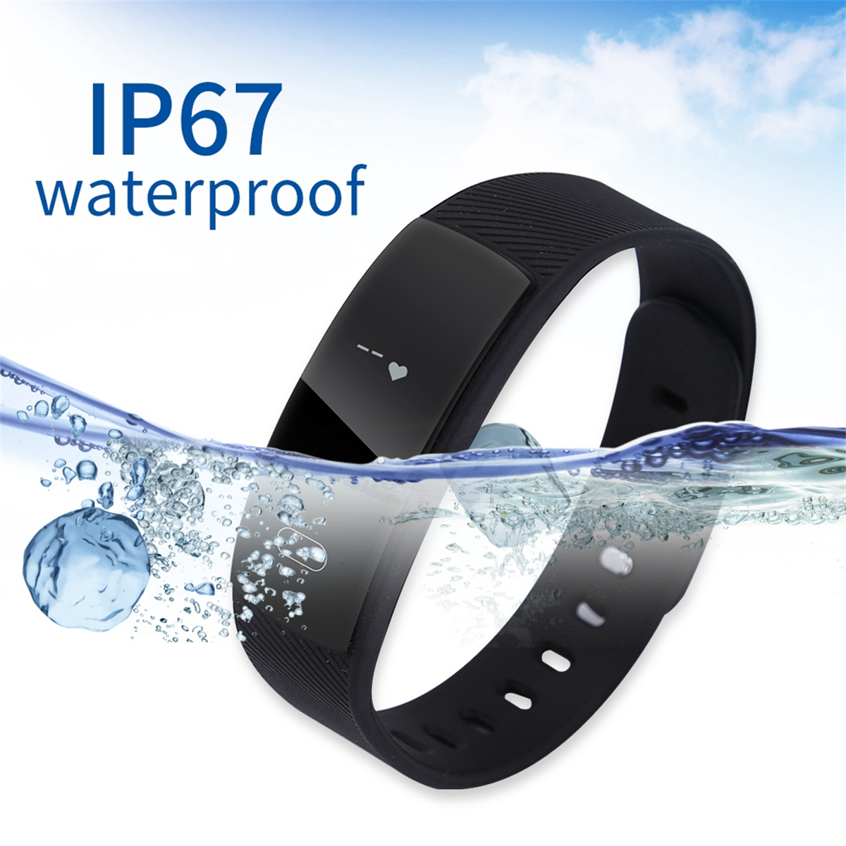 Schwarzer Fitnesstracker im Wasser. Der Text IP67 wasserdicht ist sichtbar. Blauer Hintergrund.