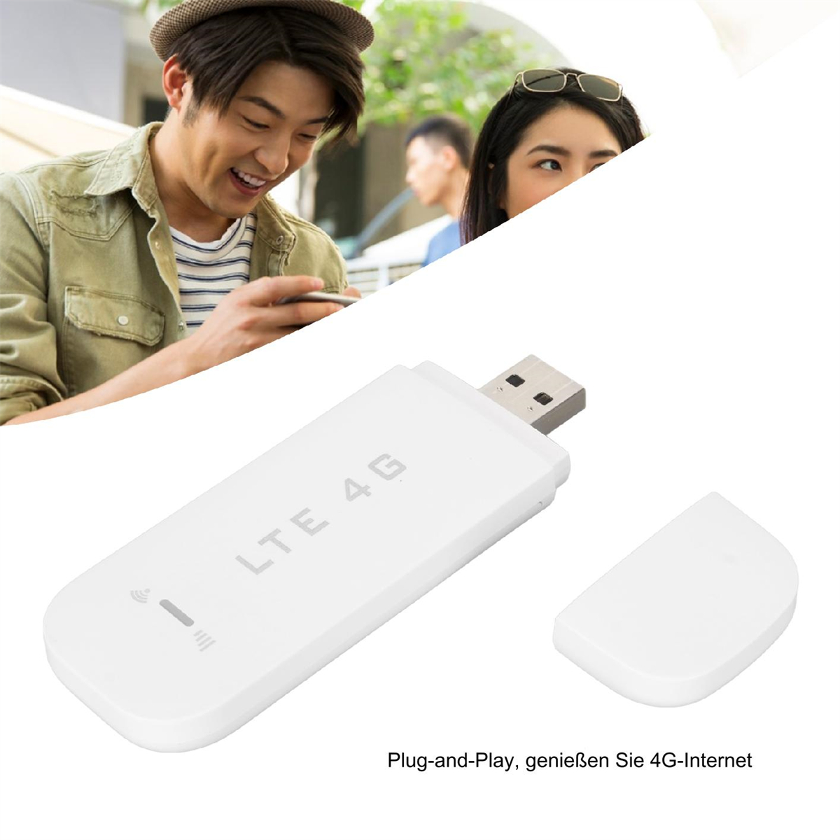 Weißes 4G LTE USB-Modem mit Kappe daneben. Zwei Personen im Hintergrund.