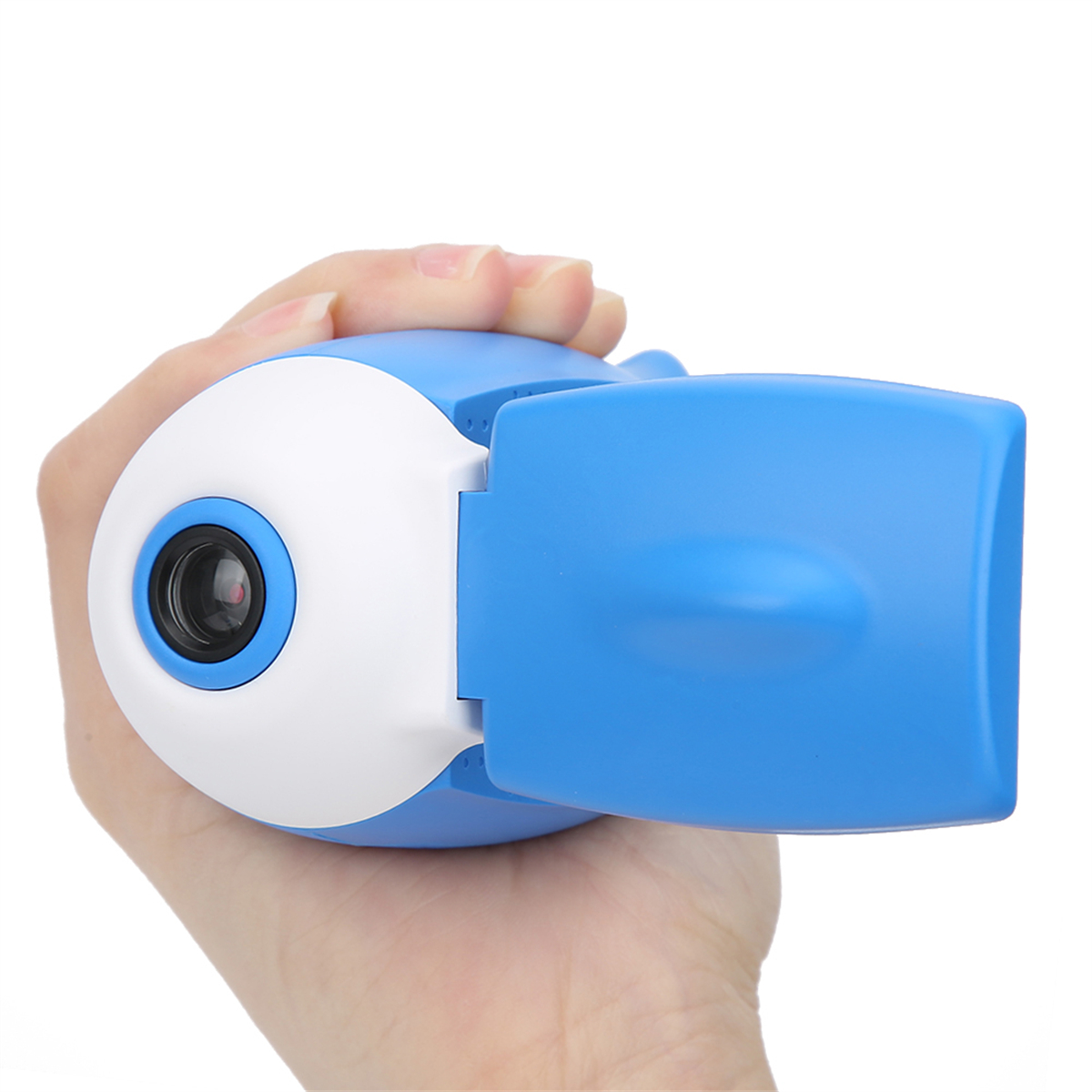 Eine Hand, die einen blau-weißen Camcorder hält, mit Objektiv nach vorn.