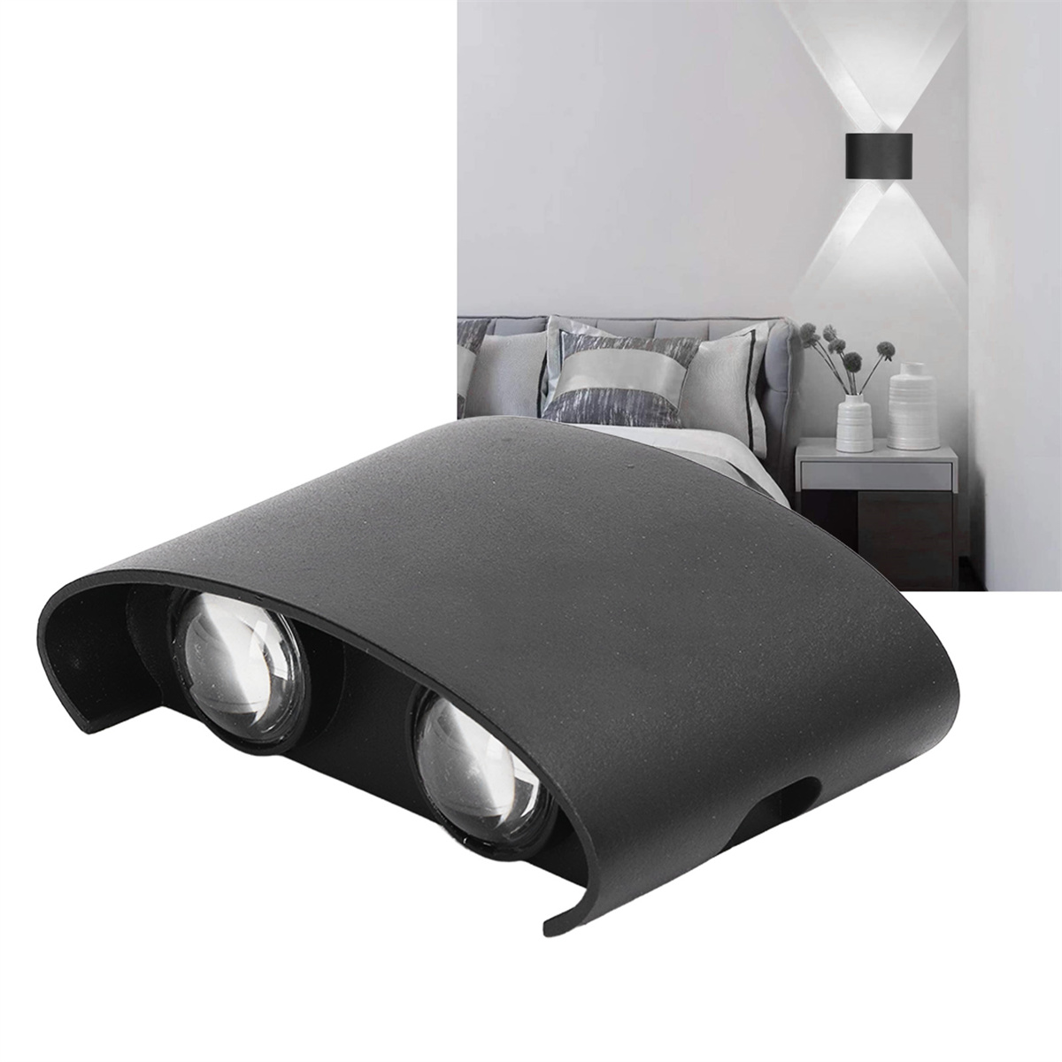 Eine schwarze Wandleuchte mit zwei Lichtern. Sie ist an einer weißen Wand montiert.