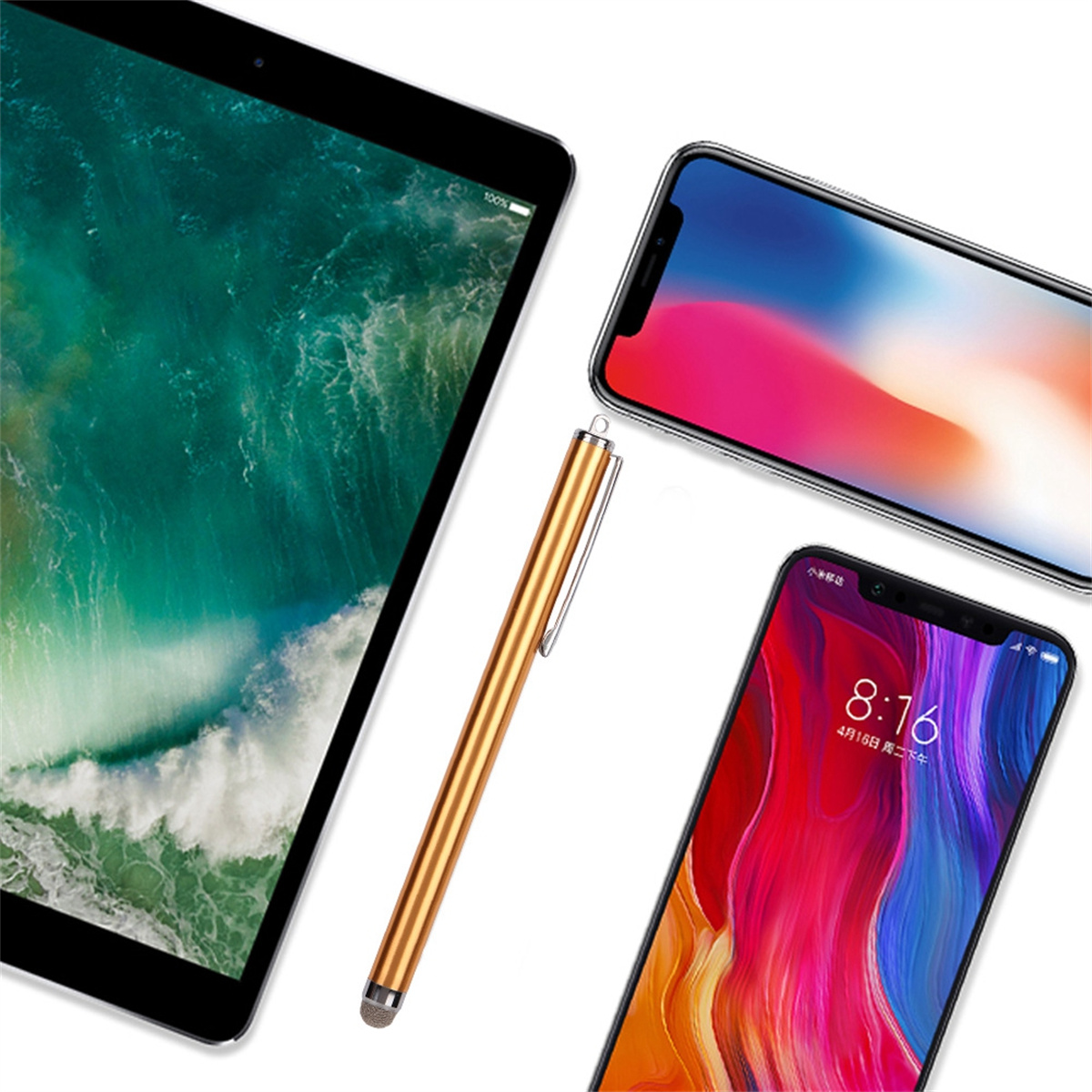 iPad, zwei Telefone und ein goldener Stylus-Stift auf weißem Grund.