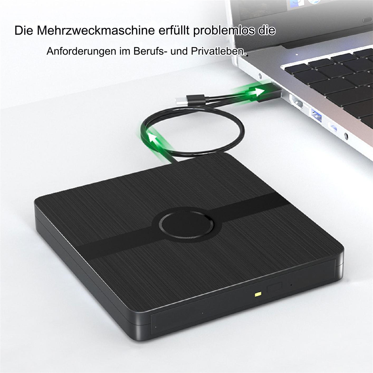 Schwarzes Gerät über USB-Kabel mit Laptop verbunden. Dunkle Oberfläche.